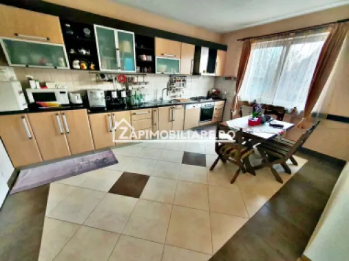 Casa 6 camere, 295 mp.utili, 1.000 mp teren, cartier Unirii