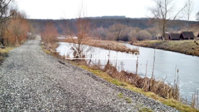 Casă 140 mp, 5800 mp teren, intravilan + Lac zona Vațman, Corunca