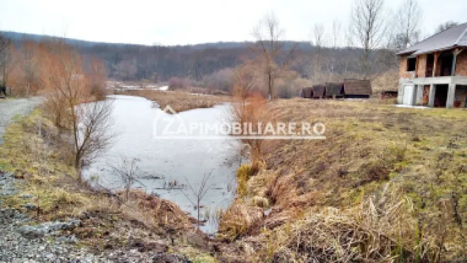Casă 140 mp, 5800 mp teren, intravilan + Lac zona Vațman, Corunca