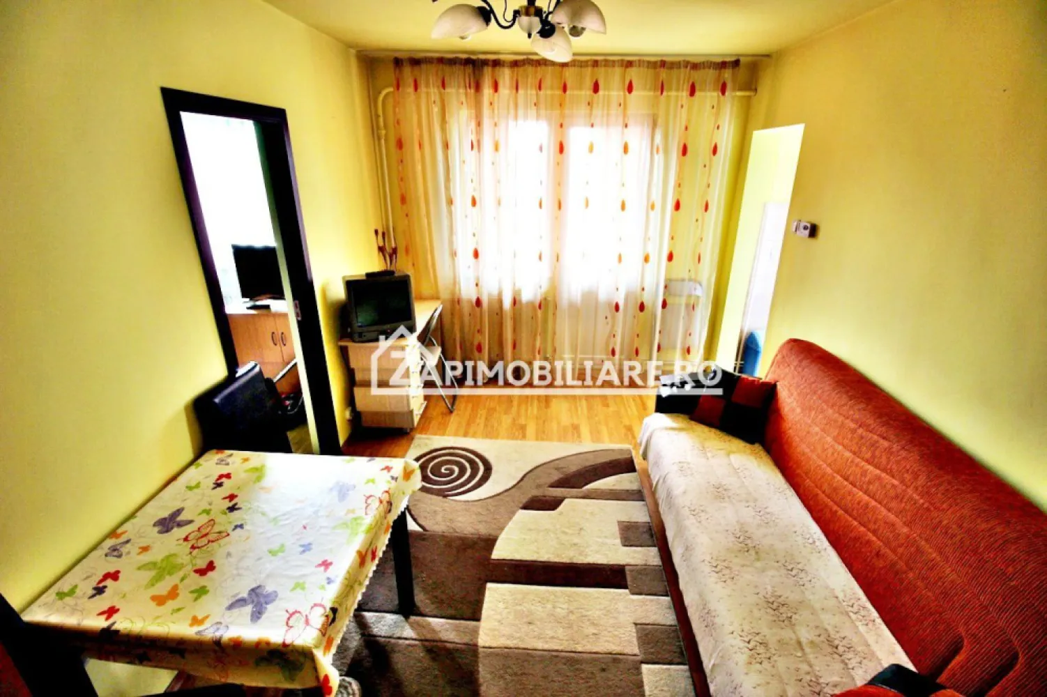 Apartament 2 camere,bloc izolat termic strada Măgurei - De vanzare apartament 2 camere in bloc recent reabilitat termic, complet mobilat și utilat,semidecomandat, situat în cartierul Dâmbu Pietros, strada Măgurei, suprafață utilă de 40 mp, situat la etajul 4 din 4, oferit de Zap Imobiliare.

Detalii: 
- 1 living, 1 dormitor, 1 hol, 1 balcon închis, 1 bucătărie, 1 baie, 
- centrală termică, calorifere, geamuri termopan, ușă metalică,
- apartamentul este pe mijloc, poziție vestică, izolat termic.
Proprietatea se află într-o zonă cu un confort deosebit, datorită amplasării în imediata apropiere a tot ceea ce înseamnă viață modernă, și anume: mijloace de transport în comun, magazine, unități de învățământ de toate gradele, piață, parc, bănci, farmacii, s.a.
Contact 077 4048706 Bogdan 
Locuința se vinde mobilată și utilată la prețul de 69.000 Euro.
Comision ZERO 
Acest anunț nu corespunde cerințelor tale? Sună la numărul afișat în anunț și unul dintre agenții noștri te va ajuta cu alte oferte personalizate în funcție de cerințele tale.