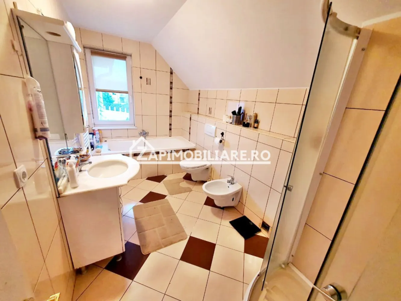 Casa 6 camere, 295 mp.utili, 1.000 mp teren, cartier Unirii