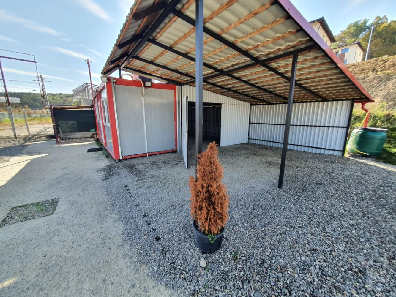 Parc Auto cu birou,garaj,1000mp teren cu deschidere la E60 - De Inchiriat Parc Auto in Corunca cu birou ,garaj,copertină, magazie, 1000 mp teren cu deschidere la E60
- aer conditionat
- supraveghere video

Spațiul se închiriază la prețul de 550 euro negociabil.
Contact 0774048706 Bogdan

-----------------------------------------------------------------------------------------------------------------------------------------
Comisionul perceput este de 50% din valoarea primei chirii.Și se percepe o singură dată!
Acest anunț nu corespunde cerințelor tale? Sună la numărul afișat în anunț și unul dintre agenții noștri te va ajuta cu alte oferte personalizate în funcție de cerințele tale.