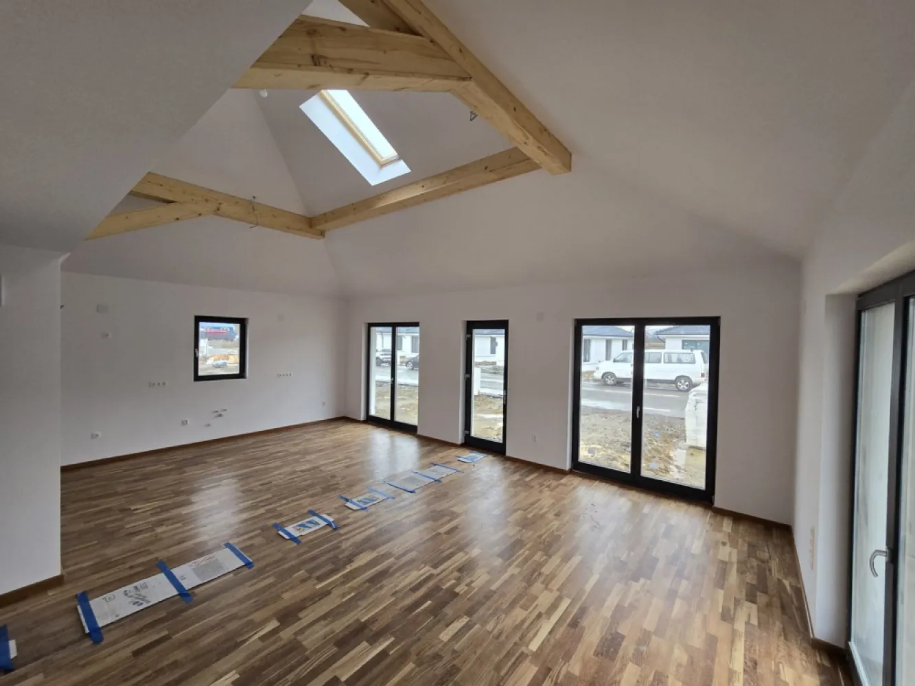 Casa la cheie 130mp 4 camere,2 băi,700mp teren,Livezeni