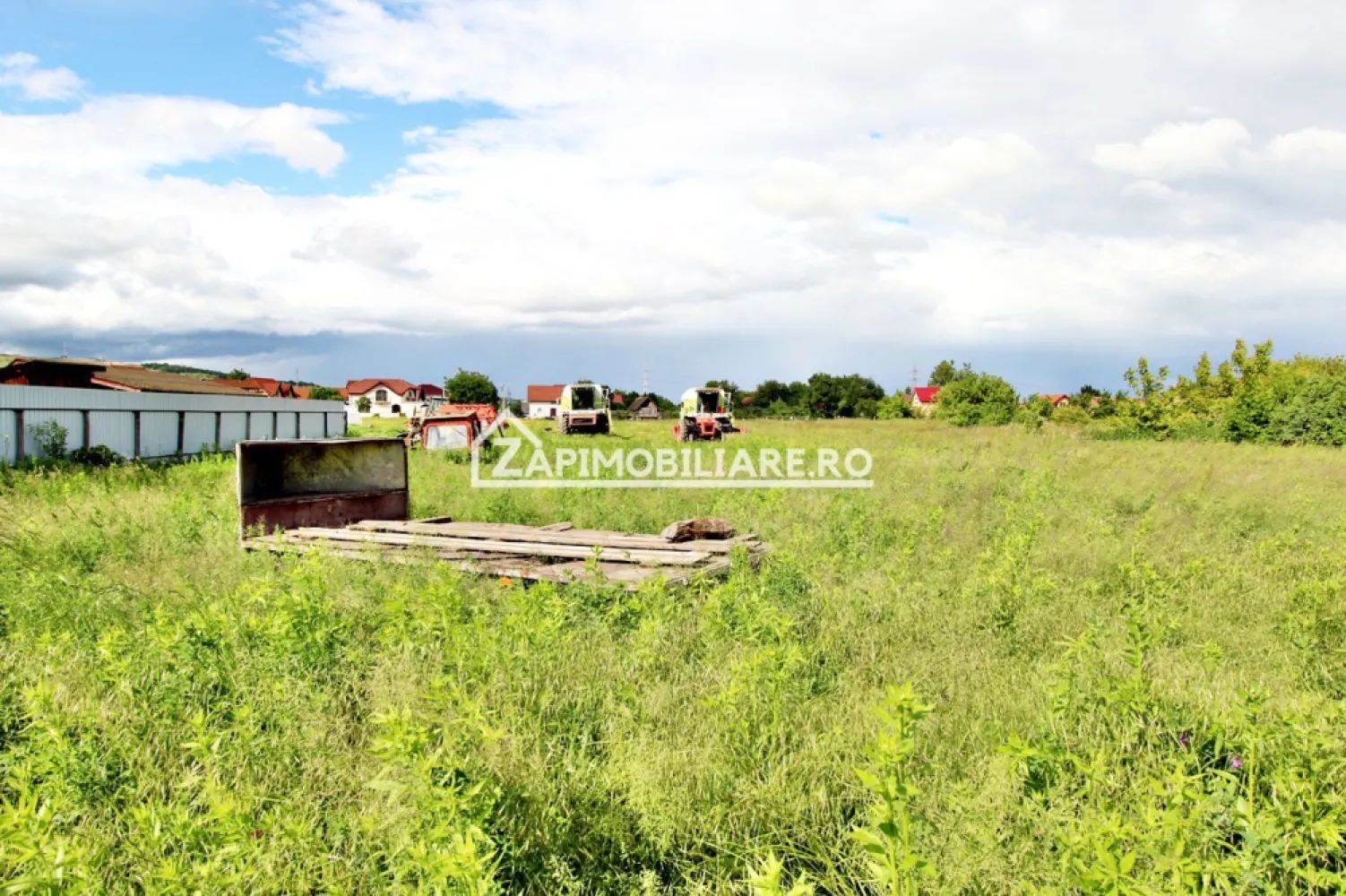 Unirii - Teren intravilan 4800 mp - la sosea - ID proprietate: CP1215075
Contact ⓪⑦②⑥ ②②③ ⑧⑧⑥ Sebastian
De vanzare teren intravilan 4800 mp, situat la sosea pe Calea Voinicenilor, la 200m de Penny cu o latime maxima de 34m ( vezi poze pentru mai multe detalii )
- Drum asfaltat
- Curent, apa, gaz, canalizare
- pe teren se afla si o casa din anii 1970 din caramida cu 3 dormitoare 1 bucatarie si o baie.

Pret 420.000 Euro negociabil

Dacă vă place această ofertă - sau pentru alte informații sunați la numărul de contact din anunț!
Compania Zap Imobiliare vă pune la dispoziție toate informațiile, actele și documentele necesare alături de asistență și consiliere permanentă până la finalizarea achiziției imobiliare. Ne dorim să îți oferim cea mai plăcută experiență.