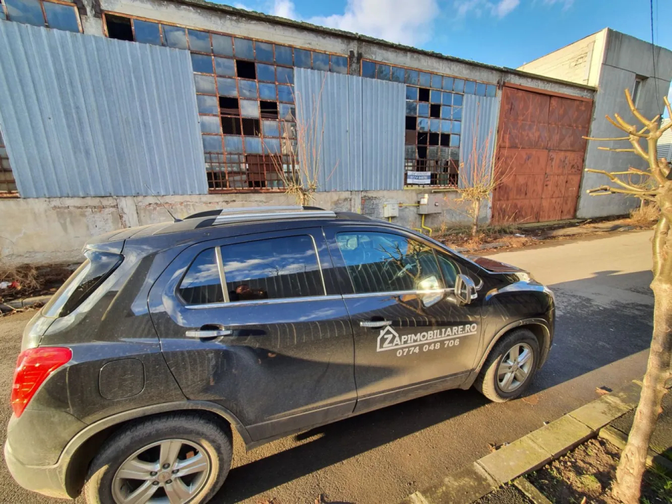 Hală + birouri suprafața totală 800 mp - Proprietatea este formată din hală de 600 mp și birouri 200 mp situată în localitatea Târgu Mureș zonă semicentrală

Doritorii pot achiziționa hala la prețul de 269.000 euro, negociabil sau o pot închiria la prețul de 1.000 euro/pe lună.

-----------------------------------------------------------------------------------------------------------------------------------------
Daca vă place această ofertă sau pentru alte informații sunați la numărul de contact din anunț! 0774048706
Compania Zap Imobiliare vă pune la dispoziție toate actele și documentele necesare alături de asistență și consiliere permanentă până la finalizarea achiziției imobiliare.
Ne dorim să îți oferim cea mai plăcută experiență, îndeplinim vise cu pereți!
