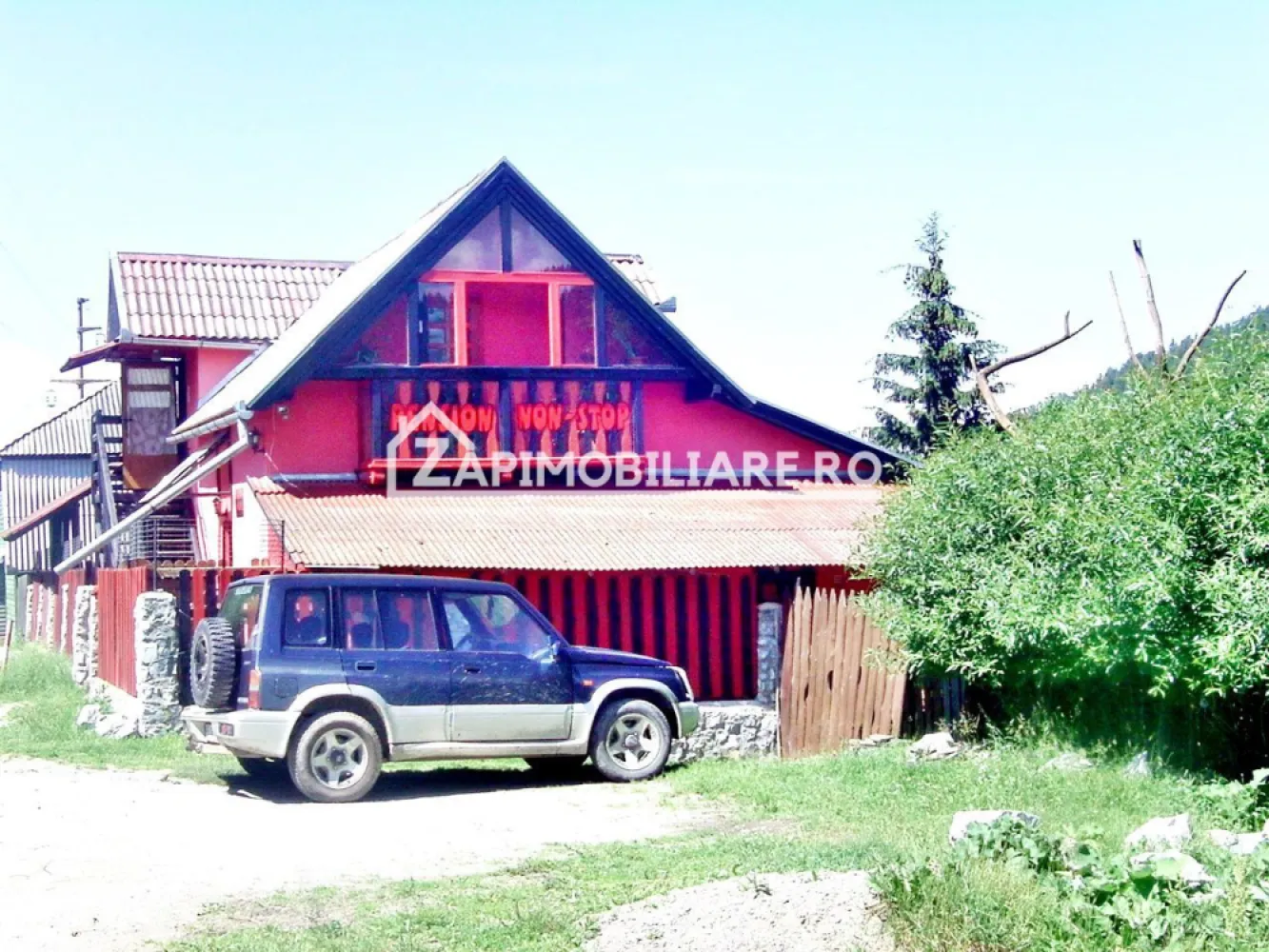 Pensiune functionabila intre Gheorgheni-Lacu Rosu - De vânzare Pensiune în Gheorgheni ( statiunea Kilometrul 4 ), 8 camere, 6 băi, cuo suprafața utilă de 250 mp. amplasată pe un teren cu suprafața de 1.000 mp,

Detalii:
- centrală termică, 
- o casuta ( neterminata ) 3x5 ,
- o casa cu mansarda ( neterminata ) 8x10
Posibilitati de programe/excursii, off-road, parc de aventura, partii de schi, posibilitate de vanat, wellness, aproape de salina Praid, 50 de km Sovata, stranduri termale. Lacu Rosu, Cheile Bicazului, lacul Bicazului ( posibilitate de plimbare cu vaporul )

Utilitați:
- curent, apă, canalizare, 

Pensiunea se vinde la cheie mobilată și utilată la prețul de 99.990 Euro negociabil. Comision ZERO!

-----------------------------------------------------------------------------------------------------------------------------------------
Dacă vă place această ofertă sau pentru alte informații sunați la numărul de contact din anunț!
Compania Zap Imobiliare vă pune la dispoziție toate actele și documentele necesare alături de asistență și consiliere permanentă până la finalizarea achiziției imobiliare.
Ne dorim să îți oferim cea mai plăcută experiență, îndeplinim vise cu pereți!