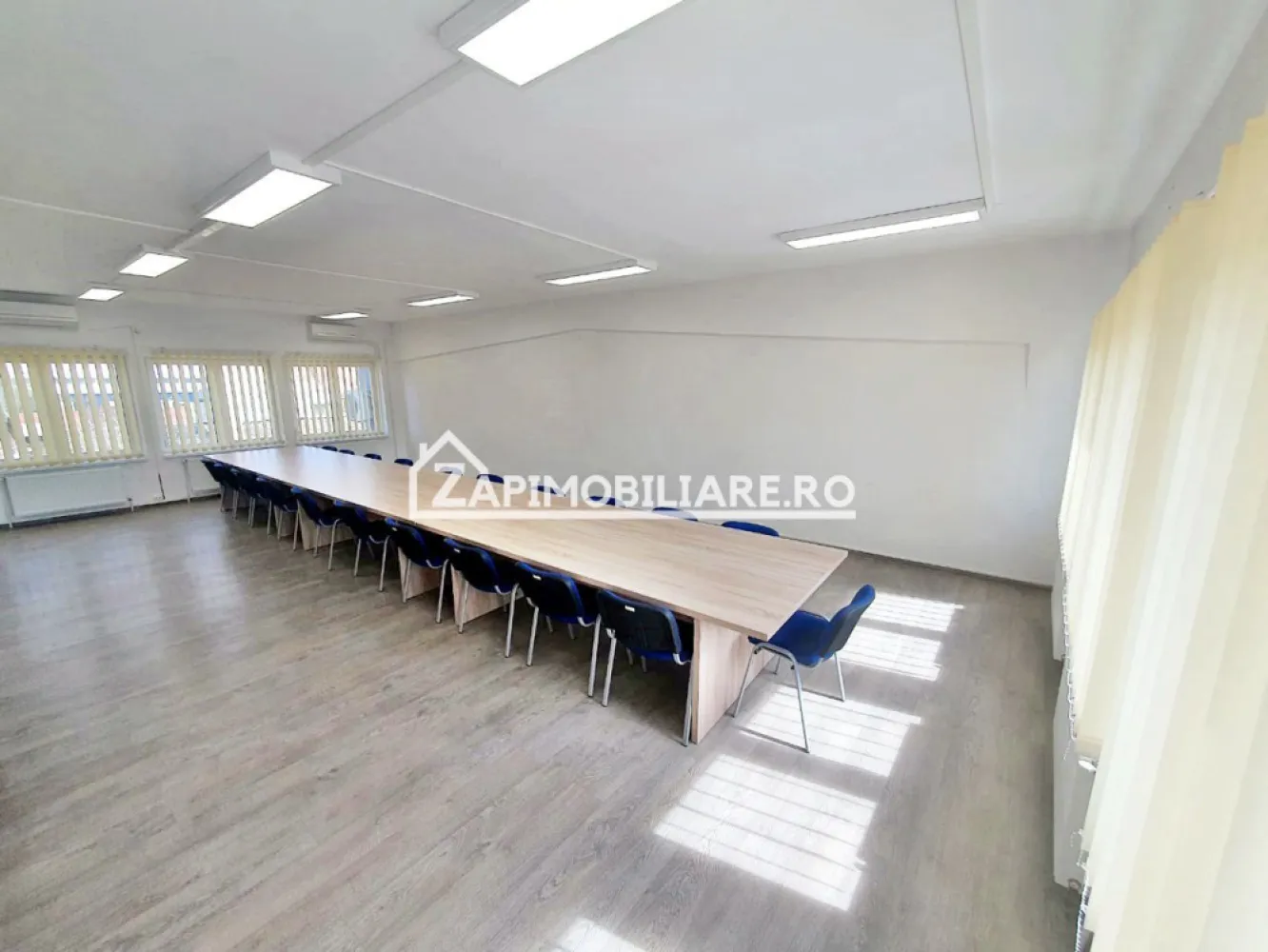 Spatii birouri,recent renovate si mobilate - De închiriat 9 birouri în zona Mureșeni strada Dezdrobirii cu o suprafața utilă de 250 mp./ etaj
Detalii:
Birourile se afla la etajul 1 toate birourile fiind renovate recent.
- centrală termică, calorifere, geamuri termopan.
- 2 băi
- locuri de parcare în curte
- aer conditionat in fiecare birou
- bucătărie mobilată si utilată

Birourile se pot închiria la prețul de 5 euro mp .
-prețul de 5 euro/mp valabil dacă se închiriază tot etajul 
Comisionul perceput de agenție este de 50% din valoarea primei chirii.Și se percepe o singură dată!
--------------------------------------------------------------------------------------------------------------------------------
Acest anunț nu corespunde cerințelor tale? Sună la numărul afișat în anunț și unul dintre agenții noștri te va ajuta cu alte oferte personalizate în funcție de cerințele tale. 0774048706 Bogdan