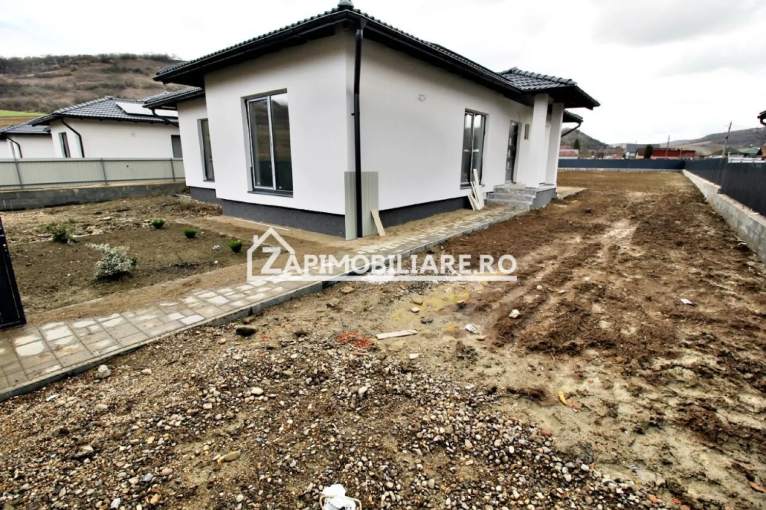 Casă la cheie pe 1 nivel 4cam. 2 bai,1 dresing 650 mp. teren - Contact 0774048706 Bogdan
De vânzare casă la cheie pe 1 nivel, singur în curte, 4 camere situată în Comuna Livezeni localitatea Ivănesti suprafața utilă de 120 mp amplasată pe un teren cu suprafața de 650 mp.
Compartimentare:
 1 living, 1 bucătărie, 2 băi, 3 dormitoare,1 dressing,1 terasă acoperită, 1 cămară, 2 holuri.
Detalii:
- zugrăvit in alb
- gardul , portile, pavajul gresia ,faianta , usi interioare,parchetul,obiecte sanitare,prize intrerupătoare incluse în preț 
- geamuri tripan
- centrală termică, incălzire in pardoseală
- fundația casei are o adâncime de 1 m, pereții sunt din cărămidă, acoperișul de țiglă, izolată cu polistiren dalmatin de 15 cm.
- pod mansardabil izolat cu celuloză 
- anul construcției 2026
- prize și întrerupătoare 
Utilitați:
- curent, apă, gaz, canalizare
Casa la cheie se vinde cu gard si pavaj la prețul de 189.000 Euro + tva Comision ZERO!
Daca vă place această ofertă sau pentru alte informații sunați la numărul de contact din anunț! 0774048706 Bogdan
Compania Zap Imobiliare vă pune la dispoziție toate actele și documentele necesare alături de asistență și consiliere permanentă până la finalizarea achiziției imobiliare. 
Ne dorim să îți oferim cea mai plăcută experiență, îndeplinim vise cu pereți!