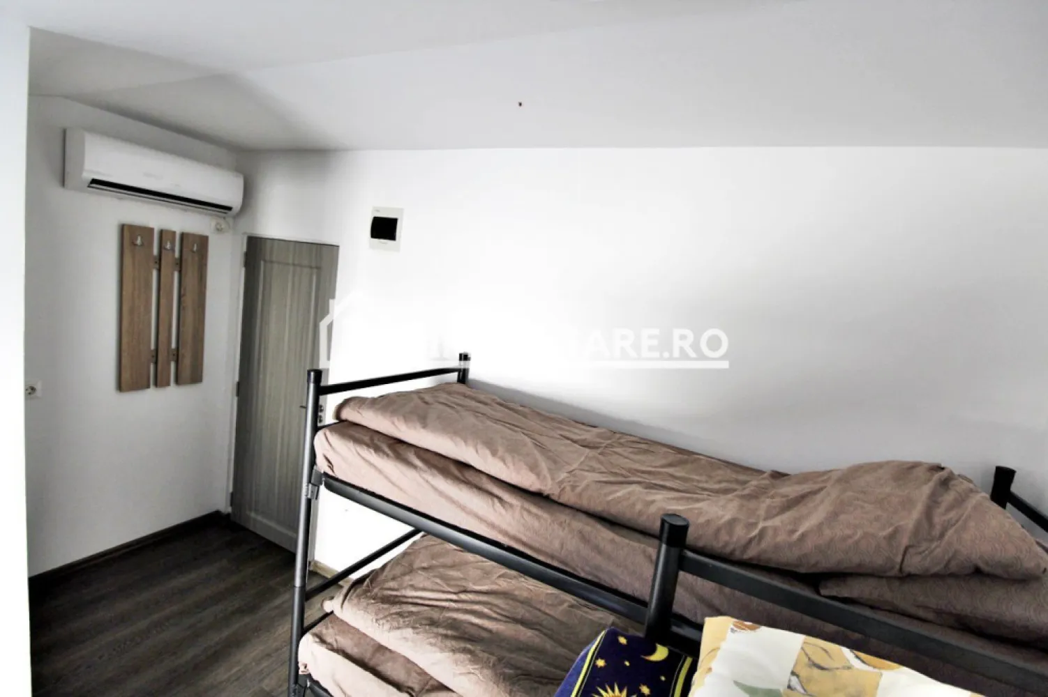 Cazare muncitori 50 lei / zi - Va oferim spre inchiriat camere cu 4 paturi pentru munciori, Str. Barajului intr-o curte cu supraveghere video si paza.
Detalii:
- toaleta,
- aer conditionat,
- loc de parcare,

Camera se inchhiriaza la pretul de 50 de lei / zi / persoana.
NU se percepe comision!!!
--------------------------------------------------------------------------------------------------------------------------------

Acest anunț nu corespunde cerințelor tale? Sună la numărul afișat în anunț și unul dintre agenții noștri te va ajuta cu alte oferte personalizate în funcție de cerințele tale.