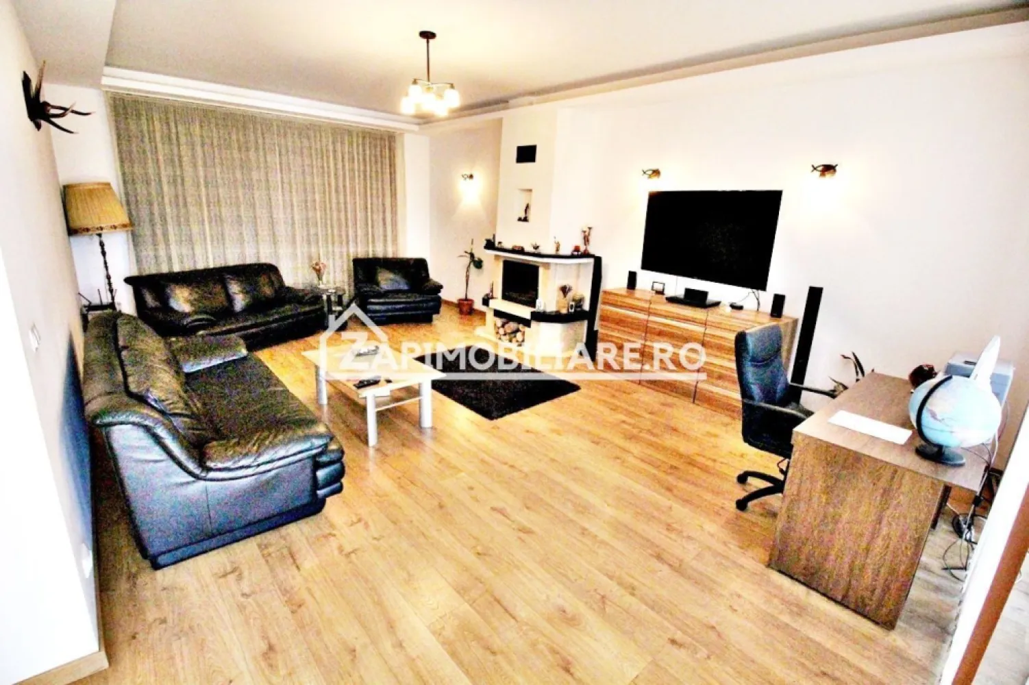 Casa Lux 350 mp, 531 mp teren, Targu-Mures, 0% comision - De vânzare casă de LUX, singur în curte, 6 camere 5 bai,situată în Târgu Mureș zona Gheorghe Doja,suprafața utilă de 350 mp amplasată pe un teren cu suprafața de 531 mp, 
Compartimentare
- la subsol 1 sală de fitness, 1 spălătorie,uscătorie călcătorie, 1 baie, 1 bucătărie, 1 pivniță, 1 terasă,
- la parter: 1 living, 1 bucătărie, 1 baie, 1 hol, 1 cameră de luat masa, 2 terase, 1 garaj
- la etaj: 3 dormitoare, 3 băi, 1 birou, 2 balcoane, 1 dresing.

Detalii:
- centrală termică, calorifere, geamuri termopan, ușă metalică, încălzire în pardoseală,sistem de ventilație, șemineu.
- fundația casei are o adâncime de 1 m, pereții sunt din cărămidă, acoperișul de țiglă, izolată cu vată de 18 cm.
- pivniță, pod 
- anul construcției 2014
- sistem de alarmă
- la casă s au folosit materiale de calitate premium.
Utilitați:
- curent, apă, gaz, canalizare

Casa se vinde la cheie parțial mobilată și utilată la prețul de 330.000 Euro . Comision ZERO!
-----------------------------------------------------------------------------------------------------------------------------------------
Daca vă place această ofertă sau pentru alte informații sunați la numărul de contact din anunț! 0774048706 Bogdan 
Compania Zap Imobiliare vă pune la dispoziție toate actele și documentele necesare alături de asistență și consiliere permanentă până la finalizarea achiziției imobiliare. 
Ne dorim să îți oferim cea mai plăcută experiență, îndeplinim vise cu pereți!