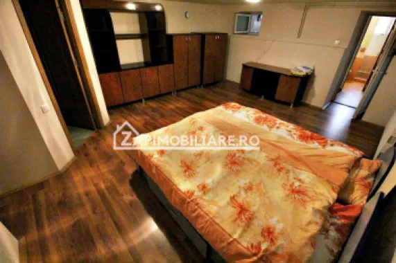 Apartament 4 camere la casă de închiriat,zona Platou