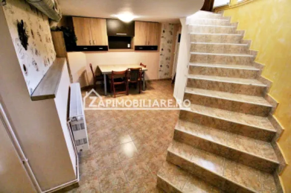 Apartament 4 camere la casă de închiriat,zona Platou
