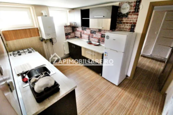 Apartament 4 camere la casă de închiriat,zona Platou