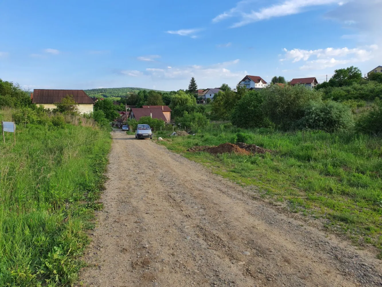 Teren 1.370 mp, intravilan, Livezeni, 0% comision - Vă oferim spre vânzare un teren cu suprafața de 1.370 mp. situat în Livezeni,oferit de Zap Imobiliare, comision ZERO.

Descriere:
- toate utilitățile la 50 m
- suprafața teren 1.370 mp
- deschidere de 26 m. la 2 drumuri 

Cei interesați pot achiziționa terenul la prețul de 53.500 EURO 

Dacă vă place această ofertă - sau pentru alte informații sunați la numărul de contact din anunț! 
Compania Zap Imobiliare vă pune la dispoziție toate informațiile, actele și documentele necesare alături de asistență și consiliere permanentă până la finalizarea achiziției imobiliare. Ne dorim să îți oferim cea mai plăcută experiență.