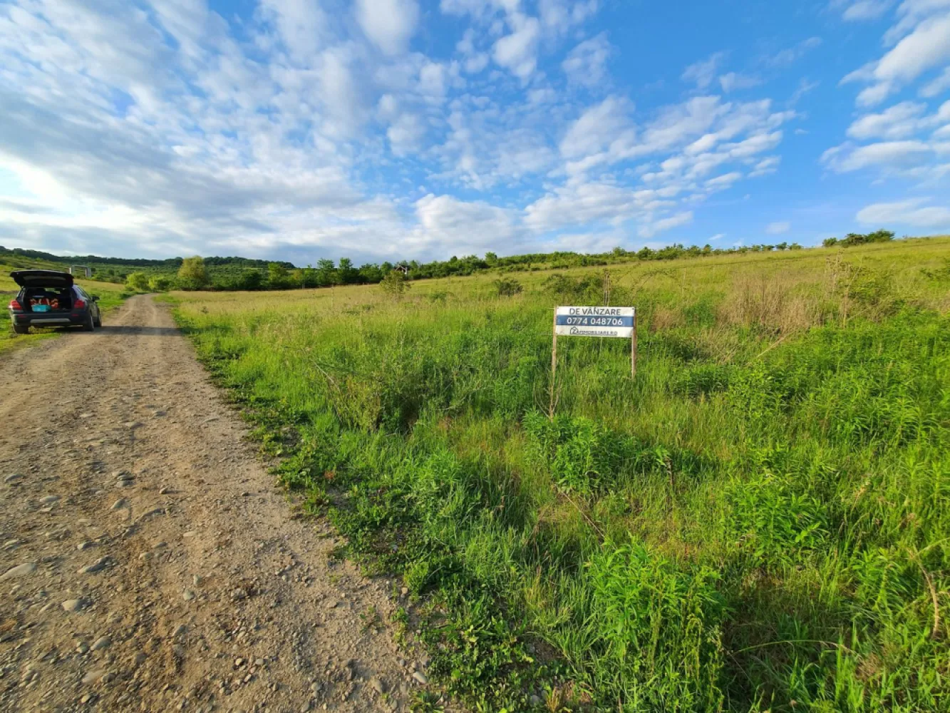 Teren 1.370 mp, intravilan, Livezeni, 0% comision - Vă oferim spre vânzare un teren cu suprafața de 1.370 mp. situat în Livezeni,oferit de Zap Imobiliare, comision ZERO.

Descriere:
- toate utilitățile la 50 m
- suprafața teren 1.370 mp
- deschidere de 26 m. la 2 drumuri 

Cei interesați pot achiziționa terenul la prețul de 53.500 EURO 

Dacă vă place această ofertă - sau pentru alte informații sunați la numărul de contact din anunț! 
Compania Zap Imobiliare vă pune la dispoziție toate informațiile, actele și documentele necesare alături de asistență și consiliere permanentă până la finalizarea achiziției imobiliare. Ne dorim să îți oferim cea mai plăcută experiență.