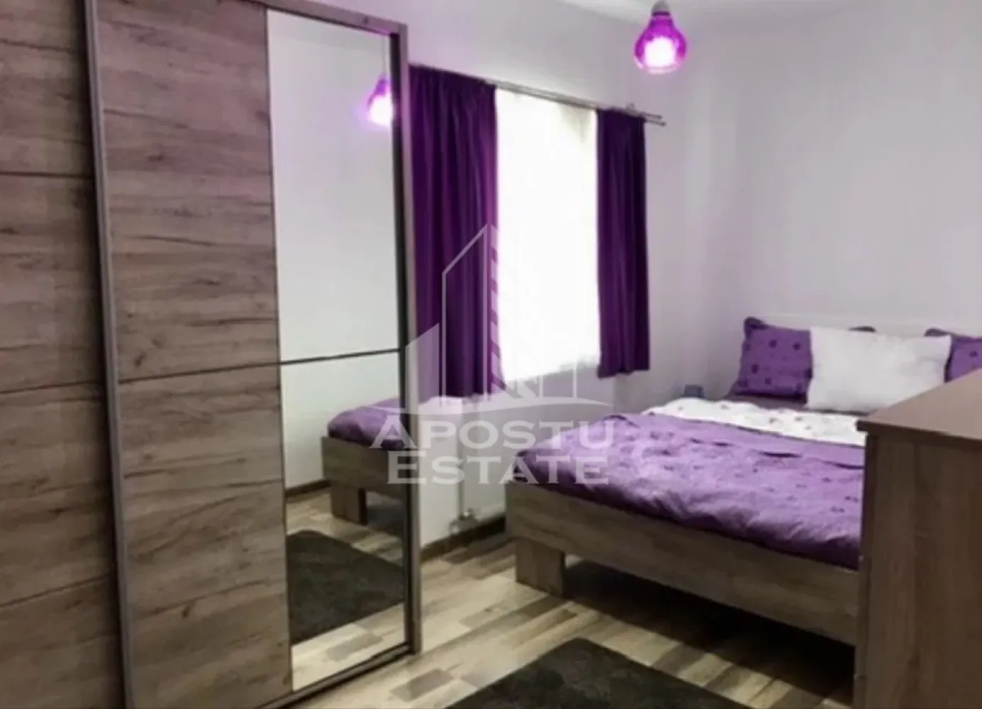 Apartament cu 2 camere, de inchiriat, zona Spitalul Judetean, Centrala - Agentia imobiliara APOSTU ESTATE va propune spre inchiriere un apartament cu 2 camere, situat in Timisoara, in zona Spitalul Judetean, o zona linistita si bine pozitionata, potrivit pentru cupluri,familii, sau studenti care isi doresc o locuinta unde sa se simta confortabil si cu acces facil catre scoli, statii de autobuz, supermarketuri , magazine de zona, parcuri.

Suprafata utila: 39 mpu
Compartimentare eficienta:
-Hol de acces generos.
-Living room luminos.
-Bucatarie deschisa, mobilata si utilata.
-Dormitor matrimonial.
-Baie cu cada.

Confort si facilitati:
-Incalzirea apartamentului: Calorifere, Centrala proprie.
-Apartamentul este complet mobilat si utilat.
- Se accepta animale de companie de catre proprietar.

Localizare:
-Timis, Timisoara, zona Spitalul Judetean, acces facil : McDonalds, ING BANK, Carrefour market

Ideal pentru:
-Cupluri.
-Persoane singure.
-Familii.

Disponibilitate: imediata
Pret chirie lunara: 400 euro.
Programeaza o vizionare pentru a-ti putea imagina viitorul aici!
ID intern: CP3162034