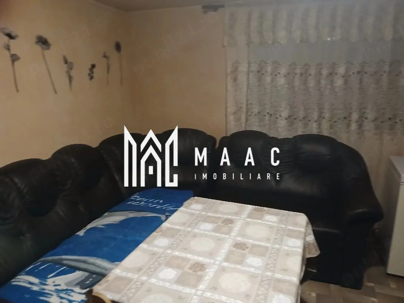 Casa Individuala I 250 MPU I Teren 1800 MPU I Bungard - MAAC Imobiliare vă propune spre vânzare o casă individuală cu teren generos, ideală pentru cei care își doresc liniște, spațiu și posibilitatea de a personaliza locuința după propriul gust.

Imobilul dispune de o suprafață utilă de 250 mp și este amplasat pe un teren de 1.800 mp, oferind numeroase posibilități pentru amenajarea unei grădini, a unei zone de relaxare sau pentru diverse activități gospodărești.

Compartimentare:

4 camere spațioase;
bucătărie;
baie;
hol și spații auxiliare.

Casa beneficiază de sistem de încălzire pe lemne și este racordată la utilitățile existente în zonă.

Proprietatea necesită renovare, reprezentând o oportunitate excelentă pentru cei care caută o investiție cu potențial sau o locuință pe care să o amenajeze conform propriilor preferințe.

Terenul generos de 1.800 mp oferă intimitate, spațiu verde și multiple posibilități de dezvoltare.
Pentru planuri, disponibilitate și programarea unei vizionări, vă rugăm să menționați telefonic că ați văzut anunțul cu numărul de CP: CP3161306