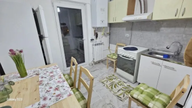 De inchiriat apartament 2 camere, Piața Centrală, et. 4, renovat, 450 eur