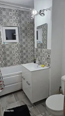 De inchiriat apartament 2 camere, Piața Centrală, et. 4, renovat, 450 eur
