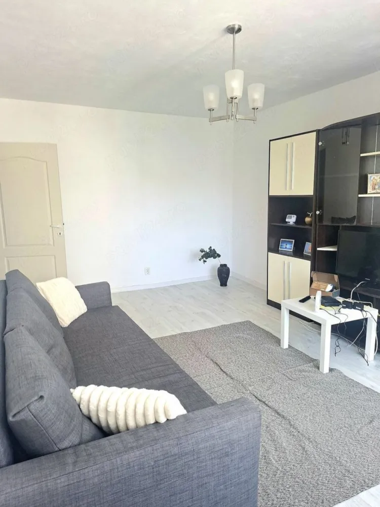 De inchiriat apartament 2 camere, Piața Centrală, et. 4, renovat, 450 eur