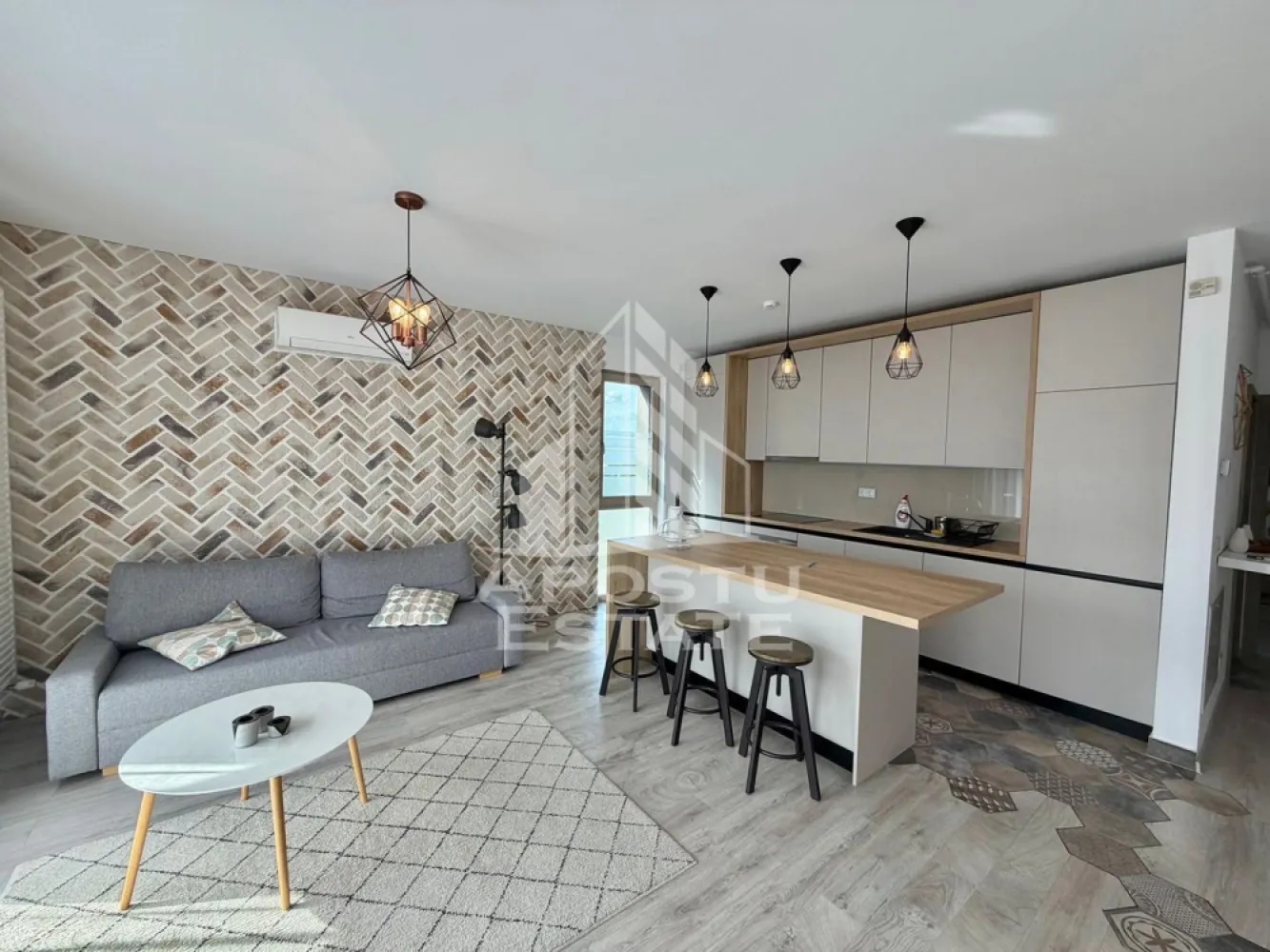 Apartament cu 2 camere de inchiriat, Torontal, Complex IRIS, Timisoara - Agentia imobiliara APOSTU ESTATE va propune spre inchiriere intr-un bloc nou cu lift un apartament cu 2 camere spatios si luminos, situat in Timisoara, zona Calea Torontalului ( blocurile IRIS), ca punct de reper apropiat cladirea VOX. Acest apartament se preteaza pentru cupluri sau persone singure care isi doresc o locuinta primitoare si confortabila.
Etaj: 6/9 (Lift)
Suprafata utila: 65 mp

Compartimentare eficienta:
-Bucatarie deschisa complet mobilata si utilata, cu loc de luat masa
-Living luminos si spatios
-Dormitor complet mobilat si utilat
-Baie prevazuta cu dus walk-in

Confort si facilitati:
-Loc de parcare inclus in pret
-Masina de spalat rufe
-Masina de spalat vase
-Aer conditionat
-Doua balcoane
-Incalzirea apartamentului: centrala proprie (incalzire prin pardoseala)

Localizare:
-Timis, Timisoara, zona Torontalului, proximitatea Facultatea de Agronomie, VOX

Ideal pentru:
-Persoane singure
-Cupluri

Disponibilitate: imediata
Pret chirie lunara: 650 EURO
Programeaza o vizionare pentru a-ti putea imagina viitorul aici!
ID intern: CP3162112