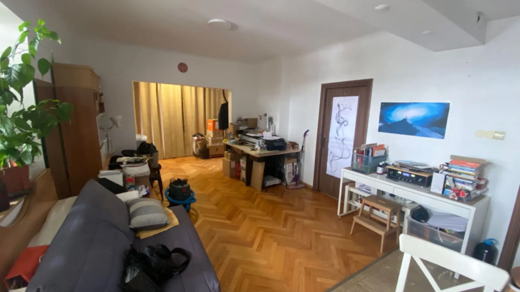 Piata Domenii - Ion Mihalache apartament 3 camere de vanzare - K Imobiliare va propune spre vanzare un apartament generos de 3 camere situat in fata Pietii Domenii. Apartamentul are suprafata de 78 mp. utili si o boxa la subsolul imobilului. incalzirea se face cu centrala termica pe gaz. Imobil construit in perioada interbelica si fara expertizare risc seismic. Acte in perfecta ordine. Pret negociabil. Comision agentie 2%.