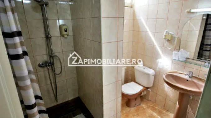 Pensiune aproape de centru,10 camere,13 băi,1 restaurant