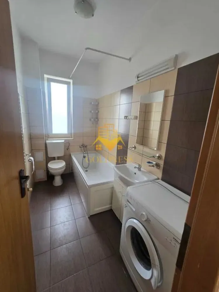 2 camere decomandate, modern, parcare, Cartierul Buna Ziua, Zona Audi - GOLDNESS Imobiliare vă propune spre închiriere un apartament cu 2 camere decomandate complet mobilat și utilat, la etajul 1 într-un imobil de 4 etaje, în cartierul Buna Ziua. Apartamentul este compartimentat astfel:
 - dormitor cu pat matrimonial, dulap pentru haine, noptiere
 - dormitor cu canapea exntensibila, spatiu pentru depozitare.
 - bucataria complet utilată, loc de servit masa 
 - baie cu cada, calorifer port prosop inox și dulap pentru depozitare.

Imobilul este dotat cu toate cele necesare- centrală pe bloc , frigider, aragaz, frigider etc. 
Se află în apropierea stațiilor de transport în comun, magazine, restaurante, spații verzi, farmacii, etc. 
Dispune de loc de parcare inclusa in pret!

Dacă sunteți interesați de acest apartament și doriți să îl vizionați, dar și pentru alte oferte sau detalii nu ezitați să ne contactați telefonic sau prin e-mail - goldnessimobiliare@gmail.com. Vă stăm la dispoziție!
Pentru intermediere se percepe un comision de 50% din prețul chiriei!