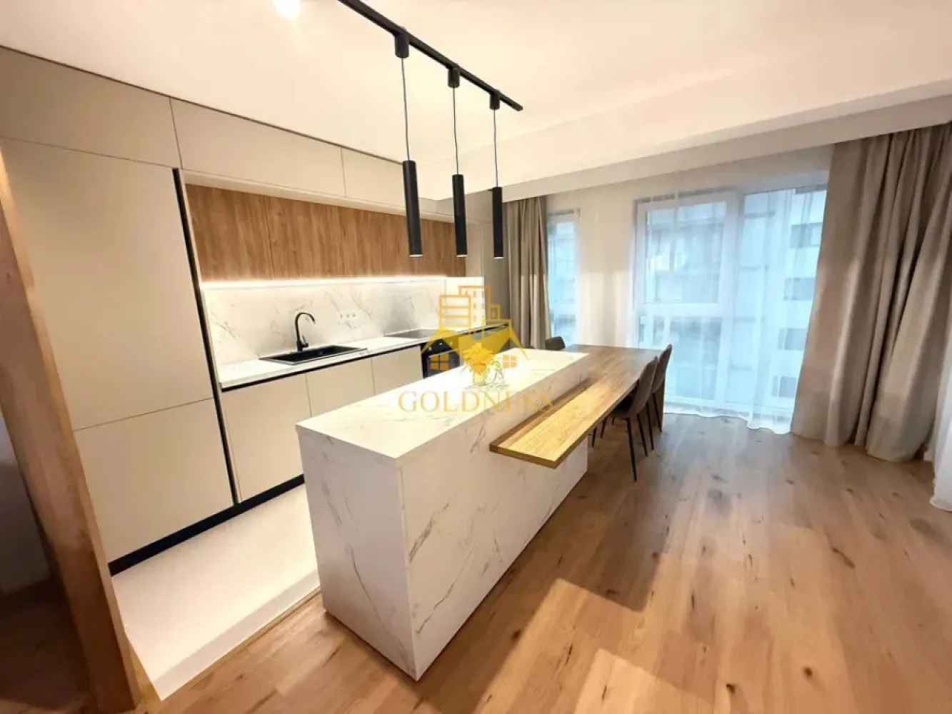 2 Camere Open space, Parcare, Iulius Mall, FSEGA, Gheorgheni - GOLDNESS Imobiliare vă propune spre închiriere un apartament cu 2 camere complet mobilat și utilat, la etajul 5 într-un imobil de 7 etaje, în Cartierul Gheorgheni.
Pretul inclute tva de 21% care se poate deduce.
Parcare subterana 50E!
Se află în apropierea stațiilor de transport în comun, magazine, restaurante, spații verzi, farmacii, etc. 

Apartamentul este compartimentat astfel:
 - dormitor cu pat matrimonial, dressing, noptiere
 - living cu bucatarie open space complet utilată și mobilată, canapea extensibilă, loc de servit masa, TV
 - baie cu dus walk-in, calorifer port prosop și dulap pentru depozitare.
 - 2 balcone. 

Imobilul este dotat cu toate cele necesare- centrală proprie, frigider, aragaz, hotă, mașină de spălat haine, etc. 

Dacă sunteți interesați de acest apartament și doriți să îl vizionați, dar și pentru alte oferte nu ezitați să ne contactați telefonic sau prin e-mail. Vă stăm la dispoziție!
Pentru intermediere se percepe un comision de 50% din prețul chiriei!