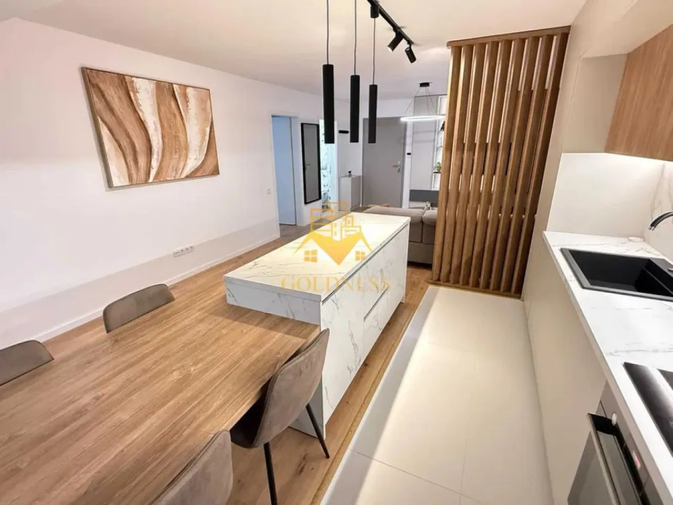 2 Camere Open space, Parcare, Iulius Mall, FSEGA, Gheorgheni - GOLDNESS Imobiliare vă propune spre închiriere un apartament cu 2 camere complet mobilat și utilat, la etajul 5 într-un imobil de 7 etaje, în Cartierul Gheorgheni.
Pretul inclute tva de 21% care se poate deduce.
Parcare subterana 50E!
Se află în apropierea stațiilor de transport în comun, magazine, restaurante, spații verzi, farmacii, etc. 

Apartamentul este compartimentat astfel:
 - dormitor cu pat matrimonial, dressing, noptiere
 - living cu bucatarie open space complet utilată și mobilată, canapea extensibilă, loc de servit masa, TV
 - baie cu dus walk-in, calorifer port prosop și dulap pentru depozitare.
 - 2 balcone. 

Imobilul este dotat cu toate cele necesare- centrală proprie, frigider, aragaz, hotă, mașină de spălat haine, etc. 

Dacă sunteți interesați de acest apartament și doriți să îl vizionați, dar și pentru alte oferte nu ezitați să ne contactați telefonic sau prin e-mail. Vă stăm la dispoziție!
Pentru intermediere se percepe un comision de 50% din prețul chiriei!