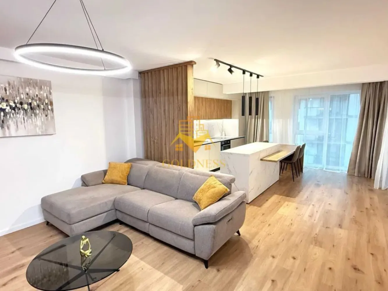 2 Camere Open space, Parcare, Iulius Mall, FSEGA, Gheorgheni - GOLDNESS Imobiliare vă propune spre închiriere un apartament cu 2 camere complet mobilat și utilat, la etajul 5 într-un imobil de 7 etaje, în Cartierul Gheorgheni.
Pretul inclute tva de 21% care se poate deduce.
Parcare subterana 50E!
Se află în apropierea stațiilor de transport în comun, magazine, restaurante, spații verzi, farmacii, etc. 

Apartamentul este compartimentat astfel:
 - dormitor cu pat matrimonial, dressing, noptiere
 - living cu bucatarie open space complet utilată și mobilată, canapea extensibilă, loc de servit masa, TV
 - baie cu dus walk-in, calorifer port prosop și dulap pentru depozitare.
 - 2 balcone. 

Imobilul este dotat cu toate cele necesare- centrală proprie, frigider, aragaz, hotă, mașină de spălat haine, etc. 

Dacă sunteți interesați de acest apartament și doriți să îl vizionați, dar și pentru alte oferte nu ezitați să ne contactați telefonic sau prin e-mail. Vă stăm la dispoziție!
Pentru intermediere se percepe un comision de 50% din prețul chiriei!