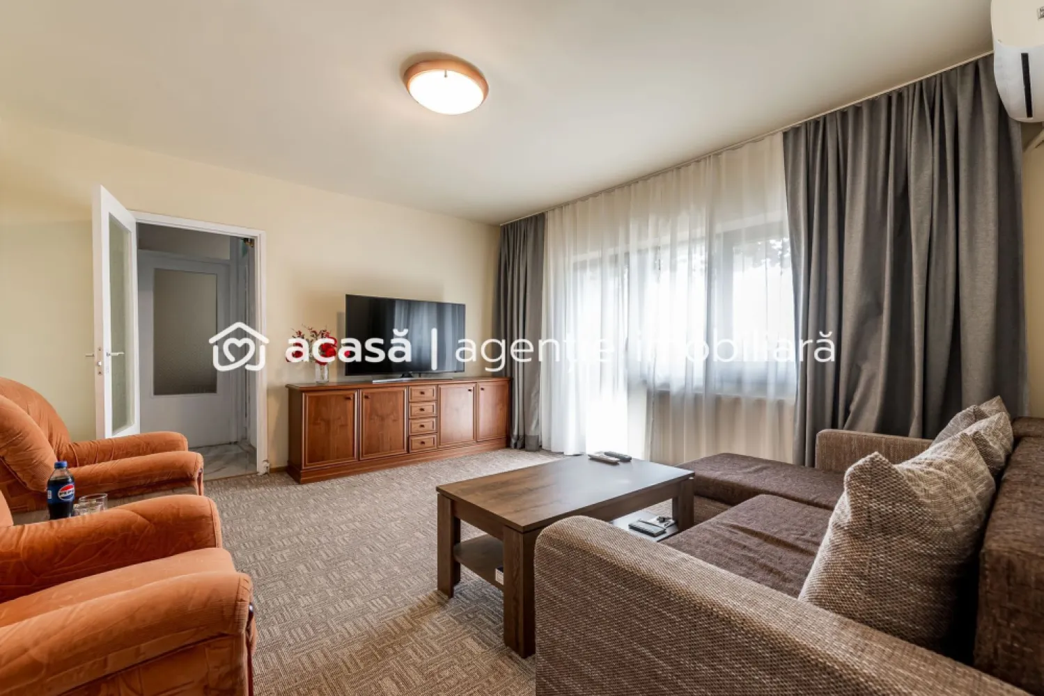 Apartament renovat cu 2 camere Micalaca etaj 3 Comision 0 - Comision 0%
Vă oferim spre vânzare un apartament cu 2 camere semidecomandat, situat la etajul 3, pe strada Alba Iulia din cartierul Micalaca, cu vedere către zona 300.
Apartamentul a fost recent renovat, baia are fereastra si cabina de dus, locuinta dispune de centrală termică proprie pe gaz, balcon deschis și se vinde complet mobilat și utilat, fiind pregătit pentru mutare imediată.
Locuința reprezintă o alegere excelentă atât pentru locuit, cât și pentru investiție, datorită poziției bune și costurilor reduse de întreținere.

📞 Pentru detalii și programarea unei vizionări:
Jasmina Uglesits - 0740814770 Consultant imobiliar - Agenția ACASĂ Arad

Nu dispui de toată suma? Te ajutăm noi gratuit! Îți obținem oferte de la 16 bănci.
Ai o proprietate de vânzare în Arad și vrei să știi cât valorează cu adevărat?

Birou: ACASĂ | Agenție imobiliară Arad
Adresă: Bulevardul Decebal 2, Arad 310133