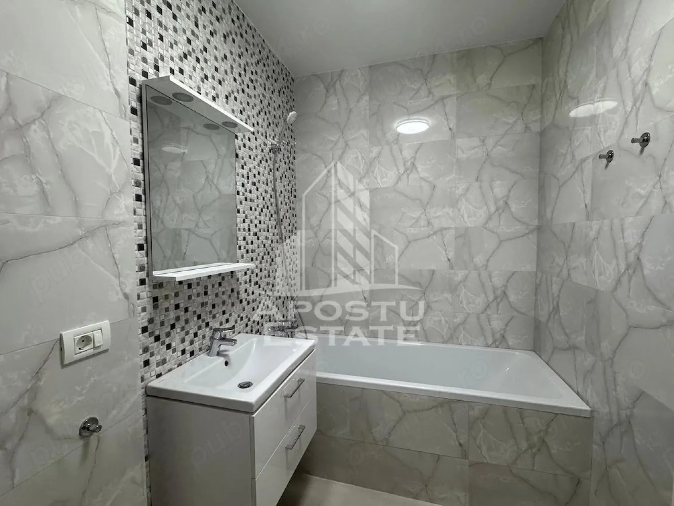 Apartament cu 2 camere de inchiriat, Dumbravita, Timisoara - Agentia imobiliara APOSTU ESTATE va propune spre inchiriere un apartament cu 2 camere spatios si luminos, situat in Dumbravita, o zona linistita si bine pozitionata, potrivit pentru cupluri, familii sau studenti care isi doresc o locuinta unde sa se simta confortabil si cu acces facil catre scoli, facultati, statii de autobuz si magazine.

Suprafata utila: 52 mp
Compartimentare eficienta:
- Hol de acces
- Bucatarie inchisa, complet mobilata si utilata, cu loc de luat masa
- Baie prevazuta cu cada si ventilatie artificiala
- Dormitor cu pat matrimonial
- Balcon

Confort si facilitati:
- Centrala proprie cu incalzire in pardoseala
- Loc de parcare inclus in pret
- Dressing
- Aer conditionat
- Apartamentul este complet mobilat si utilat de catre proprietar

Localizare: zona Dumbravita, in apropiere de Kaufland, Mega Image, Auchan, restaurante si mijloace de transport in comun

Ideal pentru:
- Cupluri
- Familii
- Studenti

Pret chirie: 450€
Programeaza o vizionare pentru a-ti putea imagina viitorul aici!
ID intern: CP3162354