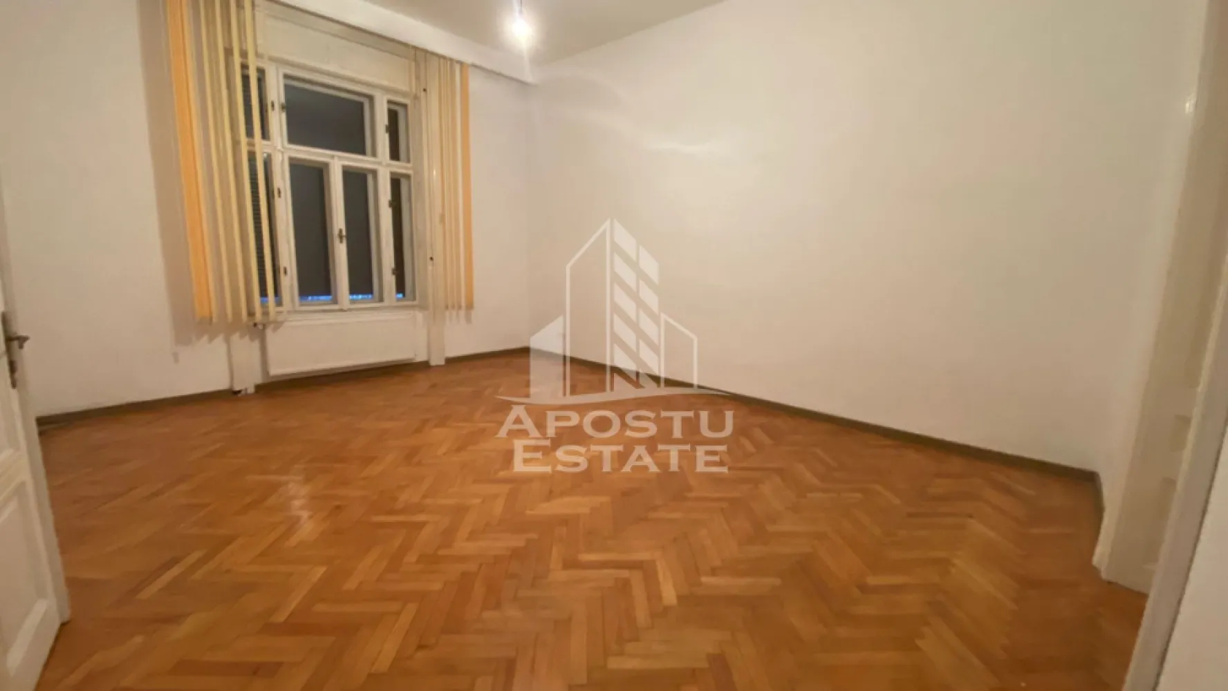 Spatiu de birouri, 196 mp, de inchiriat,zona Maria - APOSTU ESTATE va propune spre inchirat spatiu birouri 196 mp - zona Maria Timisoara.

Spaţiu cu o suprafaţă utilă de 196 mp, – perfect pentru birouri.

Amplasament excelent – zona Centrala, cu acces facil şi posibilitate de parcare în imediata apropiere.
Compartimentare funcţională:
4 camere pentru birouri
2 grupuri sanitare

Beneficii:
Locaţie centrală, uşor accesibilă.

Programeaza o vizionare!
Pret chirie: 1000€ + garantie 1000€
ID intern: CP2864099!