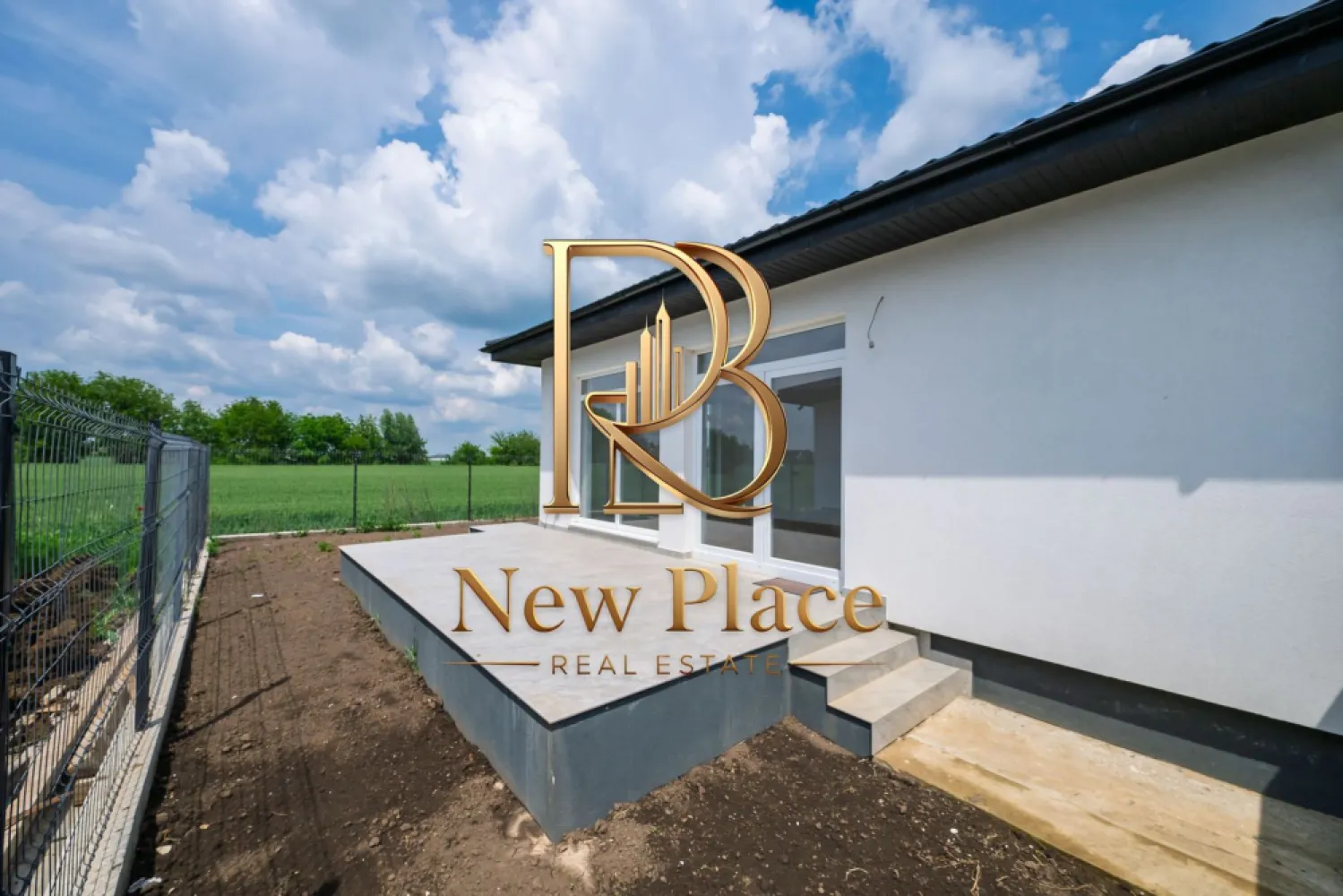 Casa individuala | 338 mp teren | Pompa caldura+Fosa+Put | 154,550+TVA - New Place Real Estate Company va propune spre vanzare un imobil situat in Dimieni, compus din Parter si Pod.

Imobilul este situat intr o zona rezidentiala, retrasa de la agitatia si traficul arterelor principale.

Imobilul are la Parter o suprafata utila totala de 118.30 mp si este compartimentat astfel: Living cu Bucatarie open space de 34.10 mp, 3 Dormitoare de 19.20 mp, 13.30 mp si respectiv 12.30 mp, o Baie de 3.70 mp, un Grup sanitar de 3.50 mp, Hol de 11.40 mp si o Terasa de 17.60 mp. Podul are o suprafata de 12 mp si poate fi folosit ca o zona de depozitare.

Imobilul se vinde nemobilat, asa cum se observa in pozele de prezentare.

Finisajele de top completeaza calitatea constructiei, oferind imobilului un confort sporit:
- Pompa de caldura Midea 10 kw
- Put propriu cu hidrofor
- Fosa septica ecologica cu dren si tratarea apei
- Alimentare cu energie electrica 380V cu 15 kw putere
- Incalzire in pardoseala pe placa cu nuturi si distribuitor Romstal
- Polistiren etrudat sub placa de pardoseala de 5 cm grosime
- Termoizolatie cu polistiren de 15 cm
- Baile sunt dotate cu obiecte sanitare, baterii & accesorii de baie

Terenul pe care este amplasat Imobilul are o suprafata de 338 mp (20.53ml * 16.64 ml).

Pentru mai multe detalii, nu ezitati sa ne contactati.

Aceasta oferta apartine New Place Real Estate Company.