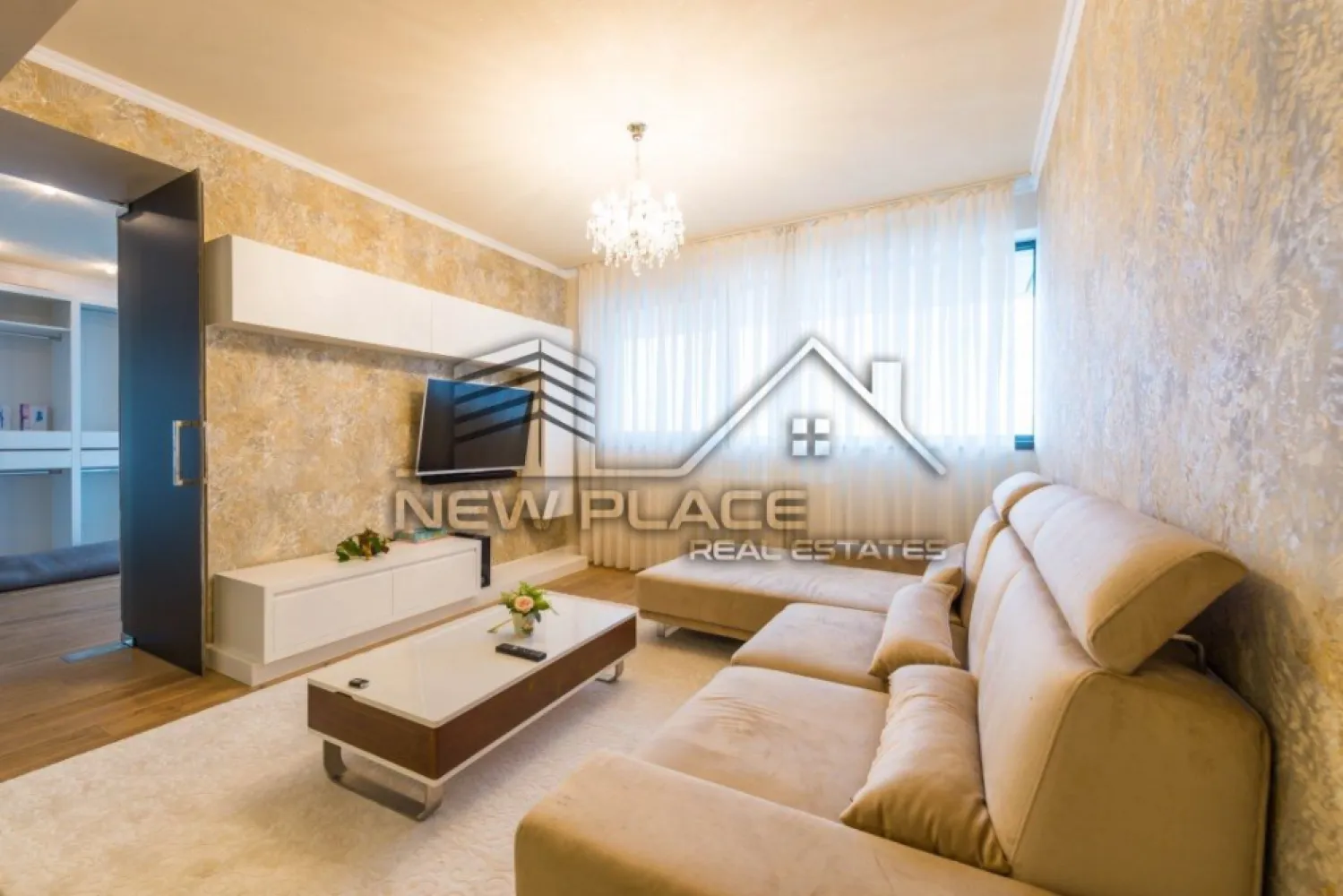 Cortina Residence | Apartament exclusivist | Terasa 20 mp | Lux - New Place Real Estate Company va propune sppre inchiriere un apartament deosebit, situat intr-un complex rezidential din zona Herastrau.

Apartament cu 2 camere in bloc nou Herastrau - Cortina Residence, complet mobilat si utilat nou, mobilat lux, suprafata utila 70 mp, decomandat, etajul 8.

Apartamentul dispune de un loc de parcare situat la subteranul imobilului.

Apartamentul este impartit in living, dormitor, dressing, bucatarie deschisa, baie si o terasa.

Atat apartamentul cat si spatiile comune ale intregului ansamblu beneficiaza de finisaje de calitate superioara de lux.

Cortina Residence este un ansamblu rezidential localizat in zona de Nord a Bucurestiului, in Sectorul 1, ce beneficiaza de proximitatea Parcului Herastrau dar si de accesul facil catre Soseaua Bucuresti Ploiesti/Centura/Aeroportul Otopeni sau catre centrul orasului facand legatura cu Strada Nicolae G. Caramfil, Strada Barbu Vacarescu, Calea Floreasca sau Bulevardul Aviatorilor.

Pentru mai multe detalii sau oferte similare, nu ezitati sa ne contactati.

Aceasta oferta apartine New Place Real Estate Company.