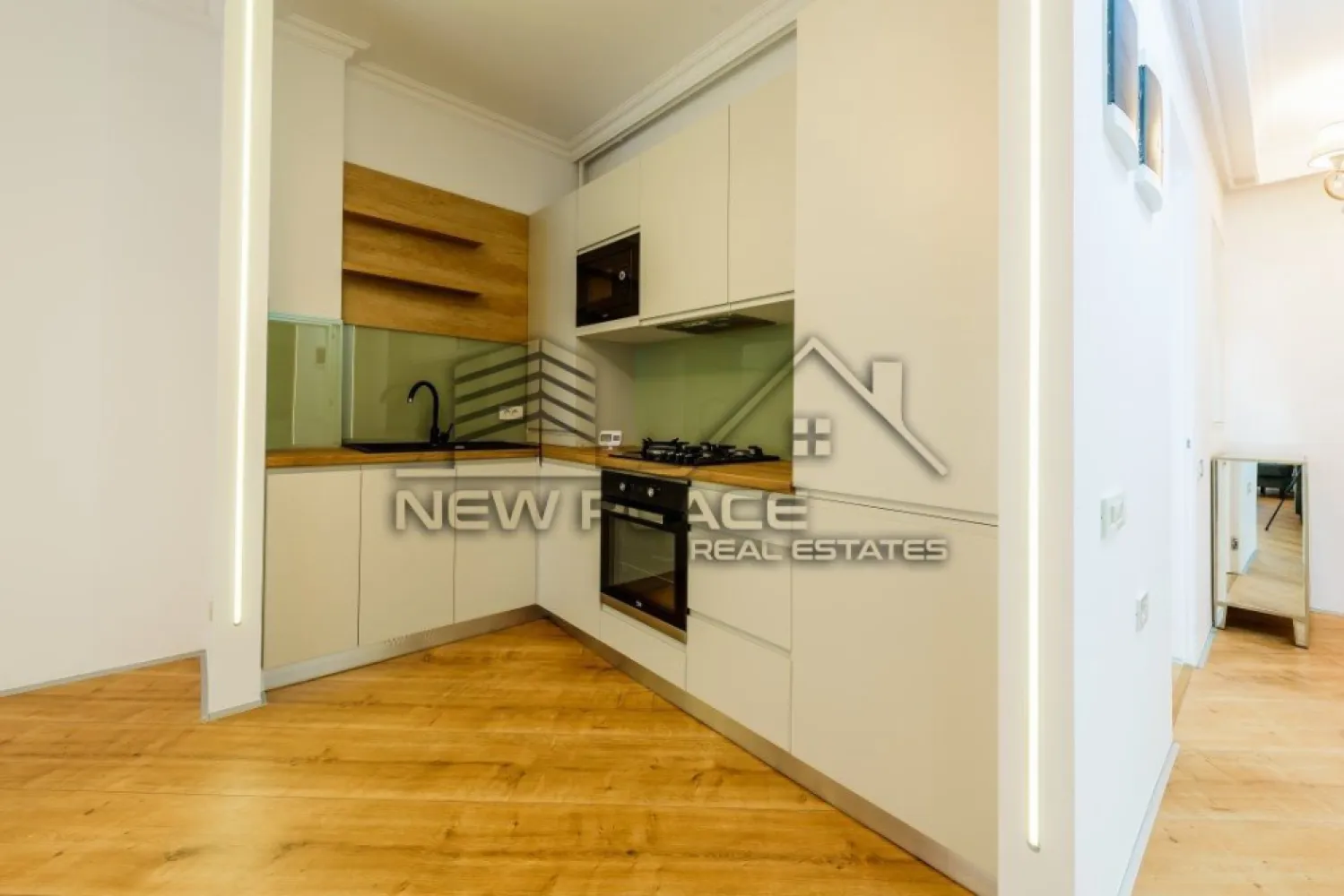 4City North | Terasa de 13 mp | Vedere spre parc | Apartament exclusivist | LUX - New Place Real Estate Company va propune spre inchiriere un apartament situat intr-un ansamblu rezidential nou - 4City North, cu o arhitectura moderna si eleganta, cu spatii verzi si gradini private - o curte interioara splendida, extrem de generoasa si sigura, loc de joaca si de plimbare, cu finisaje de top si o calitate excelenta a constructiei.

Apartamentul este situat la Etajul 2, are o suprafata construita de 107 mp si o suprafata utila totala de 88 mp, fiind compus din: living, 2 dormitoare (dintre care unul este matrimonial, cu baie si dressing propriu), bucatarie (compet mobilata si utilata), 2 bai, hol si o terasa de 13 mp.

Apartamentul include si un loc de parcare disponibil in parcarea supraterana a Ansamblului.

Ansamblul 4City North va propune o evadare din aglomeratia Bucurestiului intr-un loc in care confortul si siguranta se disting, in armonie cu vibratia nebuna a capitalei.

Finisajele si dotarile sunt de cea mai buna calitate si anume:
- Centrala termica proprie;
- Unitate aer conditionat;
- Parchet laminat (grosime 8 mm) in living si dormitoare;
- Gresie si faianta premium in bai, bucatarii si holuri;
- Obiecte sanitare premium;
- Tamplarie exterioara termopan PVC;
- Lifturi silentioase premium;
- Interfon;
- Contoare individuale pentru utilitati.

Ansamblul 4City North dispune de o localizare excelenta, fiind situat in Nordul Bucurestiului - Pipera, la cativa pasi de Lacul Saulei, in inima cartierului de business, intr-o zona linistita si sigura, cu acces direct la mall, benzinarii, gym, restaurant, scoli si gradinite.

Pentru mai multe detalii sau oferte similare, nu ezitati sa ne contactati.

Aceasta oferta apartine New Place Real Estate Company.