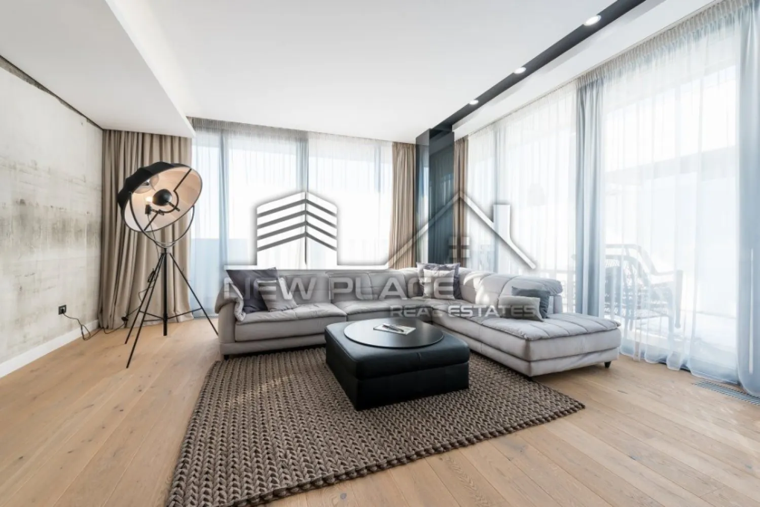 Cortina Residence | Penthouse unicat | Vedere panoramica | Ultra Lux - New Place Real Estate Company va propune spre vanzare un penthouse unicat situat intr-un complex rezidential din zona Herastrau.

Penthouse in bloc nou Herastrau - Cortina Residence, complet mobilat si utilat nou, mobilat lux, suprafata utila 148.42 mp, terasa 67.28 mp, suprafata totala 215.70 mp, Etajul 13.

Penthouse-ul dispune de 3 locuri de parcare situate la subteran.

Usi interioare din lemn, parchet stratificat import calitate superioara, gresie si faianta import, baile utilate cu obiecte sanitare calitate superioara (marca ROCA/LAUFEN) si oglinzi, aer conditionat centralizat DAIKIN, prize/intrerupatoare de import calitate superioara.

Atat penthouse-ul cat si spatiile comune ale intregului ansamblu beneficiaza de finisaje de calitate superioara de lux.

Cortina Residence este un ansamblu rezidential localizat in zona de Nord a Bucurestiului, in Sectorul 1, ce beneficiaza de proximitatea Parcului Herastrau dar si de accesul facil catre Soseaua Bucuresti Ploiesti/Centura/Aeroportul Otopeni sau catre centrul orasului facand legatura cu Strada Nicolae G. Caramfil, Strada Barbu Vacarescu, Calea Floreasca sau Bulevardul Aviatorilor.

Pentru mai multe detalii sau oferte similare, nu ezitati sa ne contactati.

Aceasta oferta apartine New Place Real Estate Company.