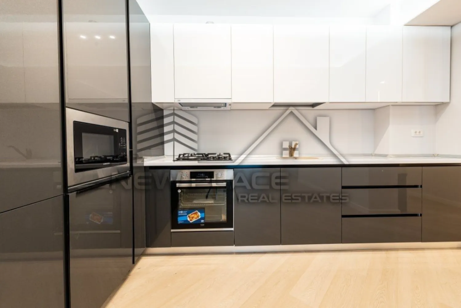 CORTINA NORTH | Apartament deosebit | Design modern | Parcare subterana | Lux - New Place Real Estate Company va propune spre inchiriere un apartament situat intr-un complex rezidential exclusivist din zona Aviatiei-Pipera si anume CORTINA NORTH. Cu o amplasare de exceptie in Nordul capitalei, acest ansamblu este unul grandios, cu caracteristici unice imbinate pentru un stil de viata complet, confortabil si activ!

Apartamentul dispune de un loc de parcare situat la suprateranul imobilului.

Ansamblul Cortina North completeaza stilul de viata activ, sanatos si securizat cu o gama variata de facilitati: centru fitness, bazin de inot, peste 1,5 km pista de alergare, calitatea aerului data de peste 10,000 mp de spatii verzi, galerii comerciale dedicate, parcari private subterane si supraterane si acces controlat.

FINISAJE:
- Fatada ventilata;
- Tamplarie PVC Schuco cu geam tripan termoizolant;
- Ceramica Porcelanosa;
- Obiecte sanitare Daniel Rubinetterie;
- Parchet calitate superioara;
- Usi de intrare securizate Pinum;
- Usi interioare Filomuro.

DOTARI:
- Centrala termica Ariston individuala cu gaz;
- Aer conditionat tip multisplit – Daikin;
- Videointerfon;
- Utilitati „ready to use” (racorduri individuale la gaze, curent electric, apa curenta);
- Aparatura electrica si cablaje pregatite pentru conexiunea TV si internet;
- Ascensoare – Cate doua pe fiecare tronson.

Pentru mai multe detalii sau oferte similare, nu ezitati sa ne contactati.

Aceasta oferta apartine New Place Real Estate Company.