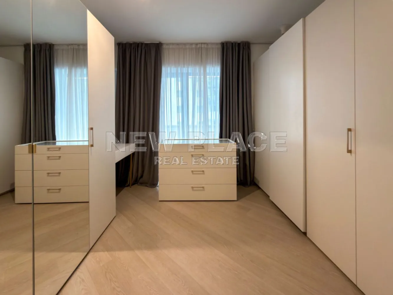 [VIDEO] CORTINA NORTH | Bucatarie inchisa | 1,100 Eur+TVA|Terasa 30 mp