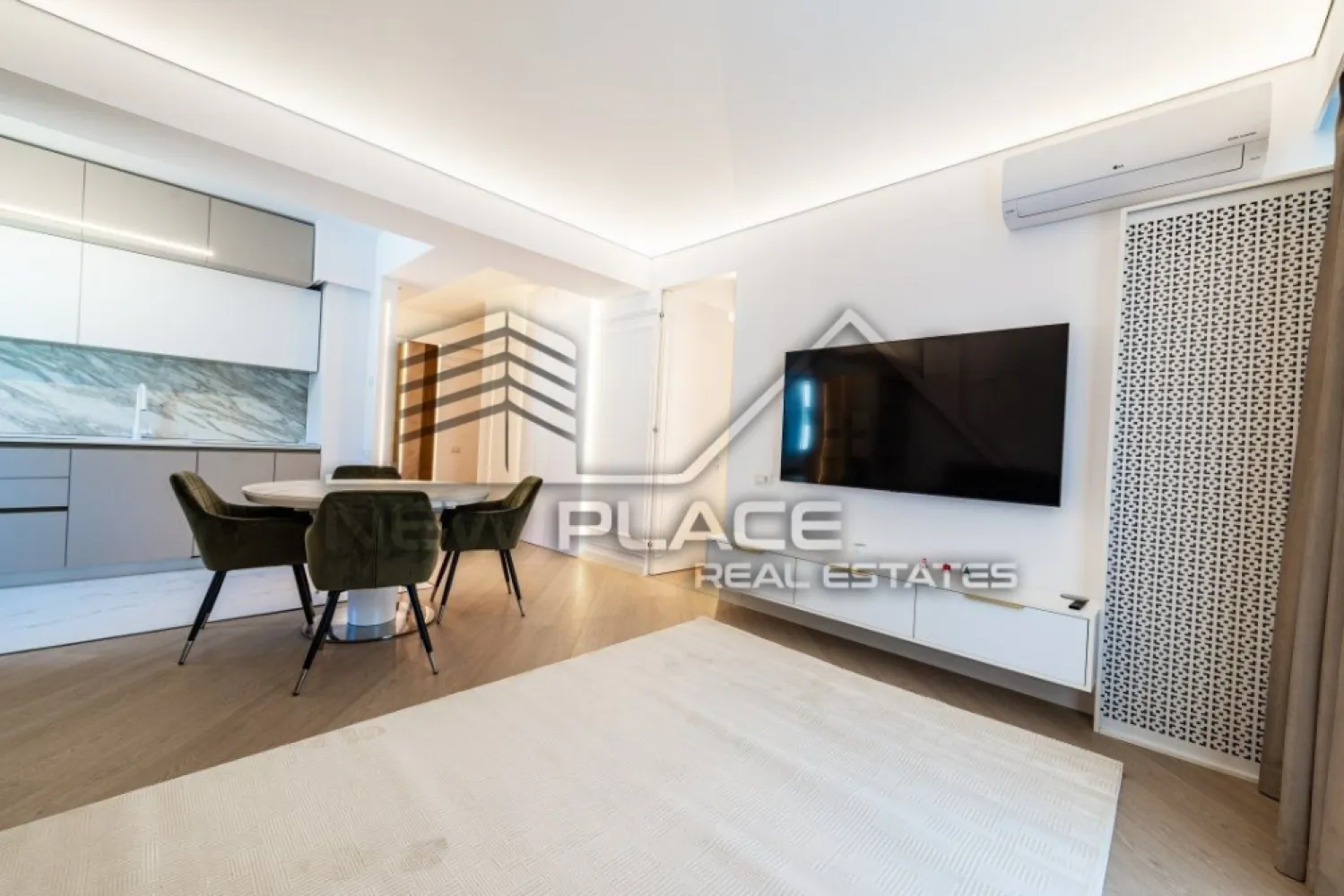 CORTINA NORTH | Apartament unicat | Vedere curtea interioara | LUX - New Place Real Estate Company va propune spre vanzare un apartament deosebit, situat intr-un complex rezidential exclusivist din zona Aviatiei-Pipera si anume CORTINA NORTH. Cu o amplasare de exceptie in Nordul capitalei, acest ansamblu este unul grandios, cu caracteristici unice imbinate pentru un stil de viata complet, confortabil si activ!

Apartamentul este situat la Etajul 8, are o suprafata construita de 96,25 mp si suprafata utila totala de 77.40 mp, are vederea spre curtea interioara, fiind compus din living cu bucatarie open space de 27,20 mp, un dormitor matrimonial de 12,80 mp cu baie proprie de 5,30 mp, dormitorul secundar de 14,00 mp, baie de serviciu de 3,20 mp, hol de 9,20 mp si un balcon de 5,70 mp.

Apartamentul include si un loc de parcare situat la Subsol -1.

Ansamblul Cortina North completeaza stilul de viata activ, sanatos si securizat cu o gama variata de facilitati: centru fitness, bazin de inot, peste 1,5 km pista de alergare, calitatea aerului data de peste 10,000 mp de spatii verzi, galerii comerciale dedicate, parcari private subterane si supraterane si acces controlat.

FINISAJE:
- Fatada ventilata;
- Tamplarie PVC Schuco cu geam tripan termoizolant;
- Ceramica Porcelanosa;
- Obiecte sanitare Daniel Rubinetterie;
- Parchet calitate superioara;
- Usa de intrare securizata;
- Usi interioare Filomuro.

DOTARI:
- Centrala termica Ariston individuala cu gaz;
- Aer conditionat tip multisplit – LG;
- Videointerfon;
- Utilitati „ready to use” (racorduri individuale la gaze, curent electric, apa curenta);
- Aparatura electrica si cablaje conectate la TV si internet;
- Ascensoare – Cate doua pe fiecare tronson.

Pentru mai multe detalii sau oferte similare, nu ezitati sa ne contactati.

Aceasta oferta apartine New Place Real Estate Company.