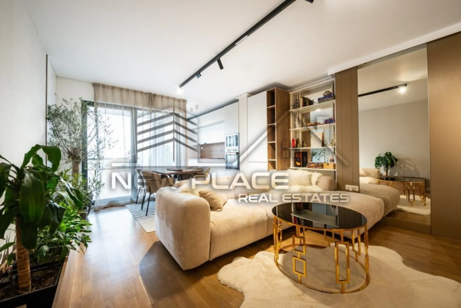 Apartament exclusivist | Terasa de 96 mp | Poze Reale | Lux - New Place Real Estate Company va propune spre vanzare un apartament deosebit, situat in zona Floreasca, intr un bloc nou din 2021, in proximitatea unor puncte de interes, ca: parcuri, birouri, centre comerciale, scoli, gradinite, restaurante sau sali de sport.

Apartamentul are o vedere panoramica cu view liber, cu orientare spre Est si are o suprafata utila de 56.17 mp (Living + Bucatarie - 32.93 mp, Dormitor - 14.57 mp, Baie - 4.61 mp, Dressing - 4.06 mp) si o terasa imensa de 96.19 mp.

Rafinamentul deosebit, designul modern, spatiul generos si confortul sunt doar cateva dintre lucrurile pe care le gasesti mereu aici. Ansamblul isi face prezenta vizibil printr-un design modern al materialelor din aluminiu si sticla laminata. Cu terase deschise, balcoane spatioase cu balustrade din geamuri securizate si ascensoare tip duplex, privelistea devine un atu al etajelor superioare.

Finisaje exterioare: material fatada cladire din aluminiu si sticla (LOW E) Saint Gobain 4 Seasons, placaj fatada din material ceramic, portelan si lemn cu cleme aparente, izolatie fatada prin termosistem, ventilata si mix, balustrada din sticla laminata si securizata, ascensoare tip duplex Schindler, compartimentari exterioare din BCA YTONG.

Finisaje interioare: centrala proprie Buderus (cu boiler incorporat), incalzire prin pardoseala, tamplarie aluminiu cu geam termopan tripan, radiatoare Vogel & Noot, parchet triplustratificat din lemn natural, faianta si gresie(Made in Italy) Porcelanosa, bucatarie deschisa, complet mobilata, compartimentari interioare prin gipscarton Rigips/Siniat, obiecte sanitare Villeroy & Boch, baterii sanitare Kludi, prize si intrerupatoare Legrand-Bticino Matix, corpuri de iluminat Pelsan/Arlight.

Pentru mai multe detalii sau oferte similare, nu ezitati sa ne contactati.

Aceasta oferta apartine New Place Real Estate Company.