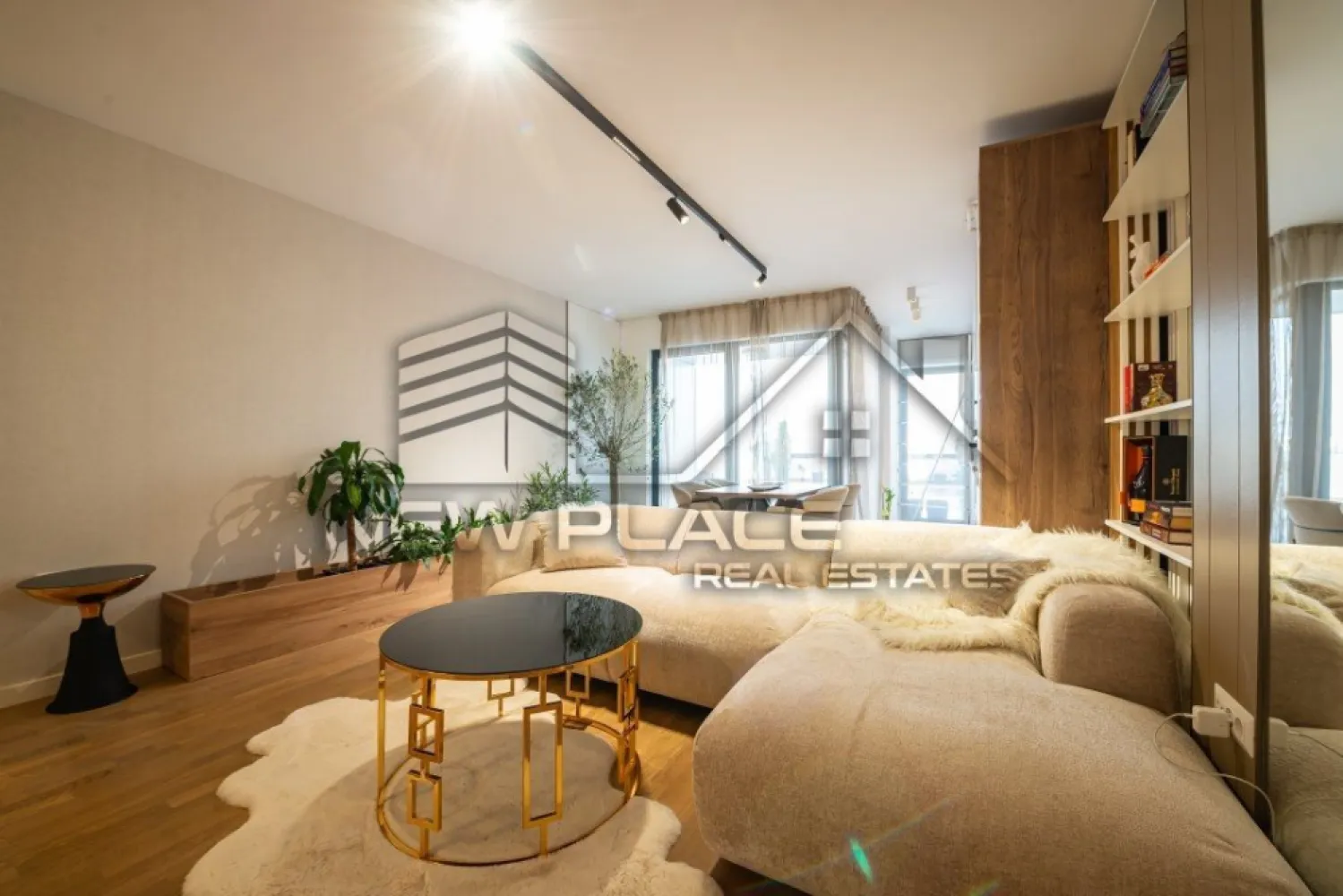 Apartament exclusivist | Terasa de 96 mp | Poze Reale | Lux - New Place Real Estate Company va propune spre vanzare un apartament deosebit, situat in zona Floreasca, intr un bloc nou din 2021, in proximitatea unor puncte de interes, ca: parcuri, birouri, centre comerciale, scoli, gradinite, restaurante sau sali de sport.

Apartamentul are o vedere panoramica cu view liber, cu orientare spre Est si are o suprafata utila de 56.17 mp (Living + Bucatarie - 32.93 mp, Dormitor - 14.57 mp, Baie - 4.61 mp, Dressing - 4.06 mp) si o terasa imensa de 96.19 mp.

Rafinamentul deosebit, designul modern, spatiul generos si confortul sunt doar cateva dintre lucrurile pe care le gasesti mereu aici. Ansamblul isi face prezenta vizibil printr-un design modern al materialelor din aluminiu si sticla laminata. Cu terase deschise, balcoane spatioase cu balustrade din geamuri securizate si ascensoare tip duplex, privelistea devine un atu al etajelor superioare.

Finisaje exterioare: material fatada cladire din aluminiu si sticla (LOW E) Saint Gobain 4 Seasons, placaj fatada din material ceramic, portelan si lemn cu cleme aparente, izolatie fatada prin termosistem, ventilata si mix, balustrada din sticla laminata si securizata, ascensoare tip duplex Schindler, compartimentari exterioare din BCA YTONG.

Finisaje interioare: centrala proprie Buderus (cu boiler incorporat), incalzire prin pardoseala, tamplarie aluminiu cu geam termopan tripan, radiatoare Vogel & Noot, parchet triplustratificat din lemn natural, faianta si gresie(Made in Italy) Porcelanosa, bucatarie deschisa, complet mobilata, compartimentari interioare prin gipscarton Rigips/Siniat, obiecte sanitare Villeroy & Boch, baterii sanitare Kludi, prize si intrerupatoare Legrand-Bticino Matix, corpuri de iluminat Pelsan/Arlight.

Pentru mai multe detalii sau oferte similare, nu ezitati sa ne contactati.

Aceasta oferta apartine New Place Real Estate Company.