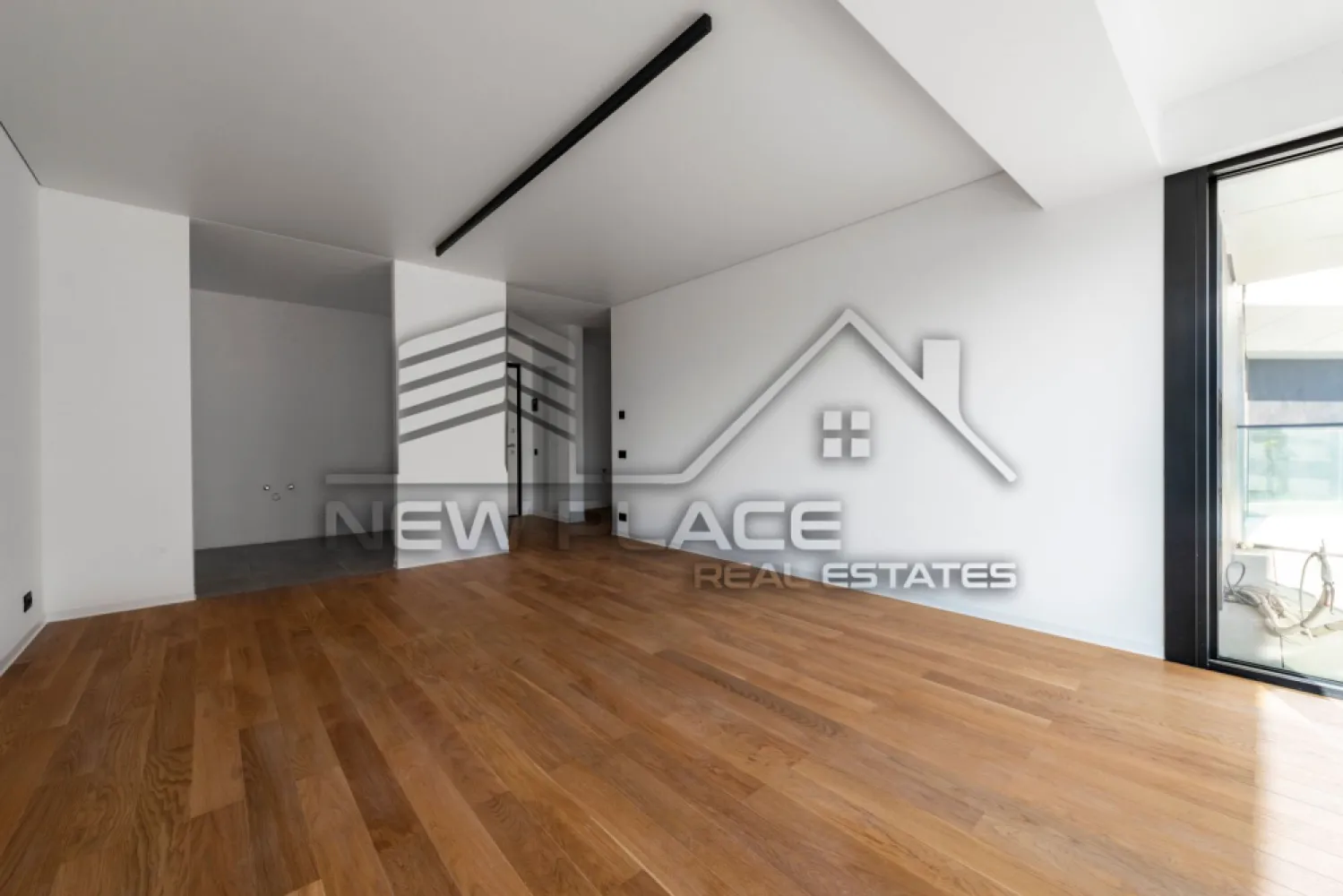 YachtKID | Terasa de 11,70 mp | 196,000+TVA | Bucatarie inchisa | LUX - New Place Real Estate Company va propune spre vanzare un apartament de 2 camere situat in zona de Nord a Bucurestiului - YachtKID.

Apartamentul este situat la Etajul 4, are o suprafata construita de 74,70 mp si suprafata utila totala de 62,60 mp, are vederea libera (orientare spre Vest), fiind compus din living de 23,10 mp, bucatarie inchisa de 5,40 mp, dormitor de 12,20 mp, baie de 4,60 mp, un hol cu o zona de depozitare de 5,60 mp si o terasa de 11,70 mp.

Separat se poate achizitiona un Loc de Parcare situat la subteranul imobilului.

YachtKID este un complex rezidential situat in partea de Nord a Bucurestiului, in apropierea principalelor puncte de interes din zona de Nord a capitalei. Aceasta zona este cunoscuta pentru spatiile verzi si pentru parcurile din zona, care ofera o oaza de liniste si faciliteaza apropierea de natura in mijlocul agitatiei urbane. Parcul Herastrau, Lacul Tei, Parcul Floreasca sau Parcul Circului sunt doar cateva dintre cele mai populare locuri de relaxare. Unul dintre cele mai mari avantaje ale zonei de Nord este accesibilitatea si usurinta cu care poți ajunge in orice parte a orasului. In aceasta zona se afla statii de metrou, cum ar fi: Aviatorilor si Pipera, care faciliteaza accesul rapid la alte zone din oras. De asemenea aici gasim unele dintre cele mai importante artere cum ar fi: DN1 sau Autostrada A3, care ofera acces rapid la iesirea din oras. In zona se afla cele mai importante centre de afaceri, precum si mall-uri, restaurante de top, gradinite si scoli recunoscute la nivel international: Promenada Mall, Baneasa Shopping City, City Gate, Tiriac Tower, Oracle.

YachtKID este una dintre cele mai bune optiuni pentru un stil de viata comod si confortabil. Beneficiile sunt multiple si acopera o gama larga de nevoi si preferinte. YachtKID include atat unitati rezidentiale, cat si spatii comerciale si de servicii, numeroase facilitati precum spatii verzi, servicii de concierge, vederi panoramice, piscine infinity si parcare subterana dotata cu statii de incarcare electrica.

Finisajele premium, materialele de calitate superioara cat si tehnologia de ultima generatie folosita reprezinta un aspect important al alegerii achiziționarii unui imobil in YachtKID. Cladirea este finisata cu cele mai bune materiale si proiectata pentru a oferi exeperianta locuirii la un nivel inalt, care se diferentiaza prin detalii si design unic. Acest lucru garanteaza nu numai confortul si siguranta, ci si economii semnificative la facturile utilitatilor individuale cat si colective. Elementele decorative pentru intradosul balcoanelor sunt o premiera, fiind realizate din materiale compozite avansate, o abordare unica pe piata din Romania. Structura de rezistenta din beton armat este realizata prin utillizarea tehnologiilor de post-tensionare, respectand cele mai exigente normative. Pereții dintre apartamente sunt construiți din zidarie confinata. La fatada cladirii s-a folosit un sistem de fatade ventilate de ultima generatie cu tehnologii de sigilare și etanseizare la aer, apa si vant.

Pentru mai multe detalii, nu ezitati sa ne contactati.

Aceasta oferta apartine New Place Real Estate Company.