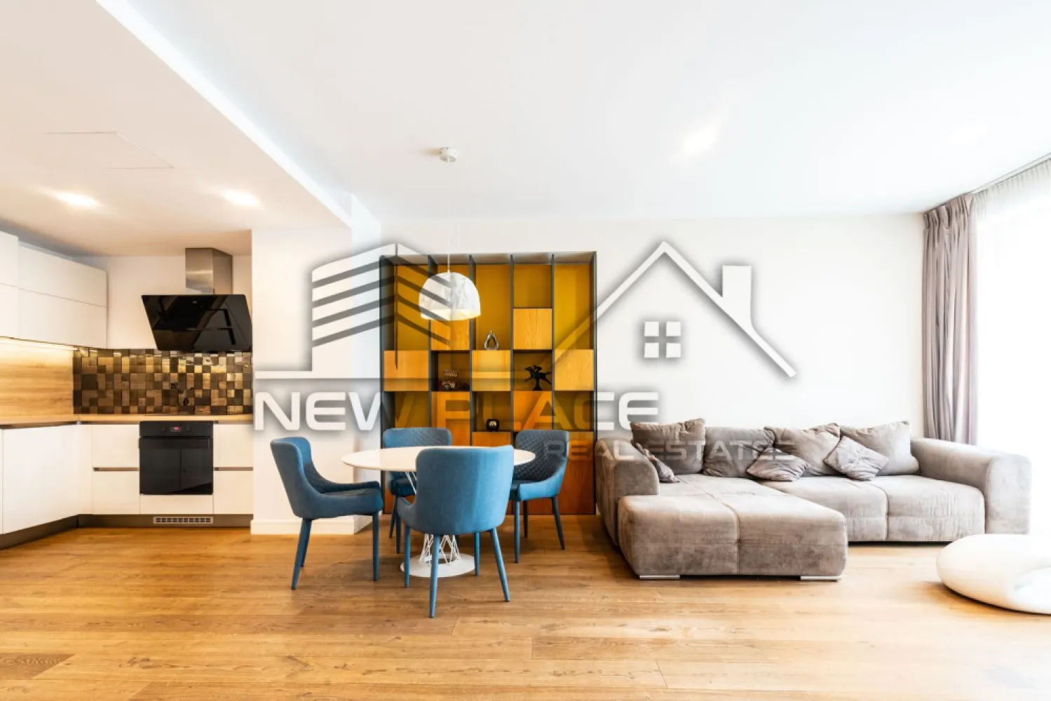 Cortina Residence | Exclusivitate | 950 Eur+TVA | Mobila Rovere | LUX - New Place Real Estate Company va propune spre inchiriere un apartament deosebit, situat intr-un complex rezidential din zona Herastrau.

Inchiriere apartament 2 camere bloc nou - Cortina Residence, complet mobilat si utilat nou, mobilat lux, Etajul 8.

Apartamentul dispune de un loc de parcare situat la subteranul imobilului.

Atat apartamentul cat si spatiile comune ale intregului ansamblu beneficiaza de finisaje de calitate superioara de lux.

Cortina Residence este un ansamblu rezidential localizat in zona de Nord a Bucurestiului, in Sectorul 1, ce beneficiaza de proximitatea Parcului Herastrau dar si de accesul facil catre Soseaua Bucuresti Ploiesti/Centura/Aeroportul Otopeni sau catre centrul orasului facand legatura cu Strada Nicolae G. Caramfil, Strada Barbu Vacarescu, Calea Floreasca sau Bulevardul Aviatorilor.

Pentru mai multe detalii sau oferte similare, nu ezitati sa ne contactati.

Aceasta oferta apartine New Place Real Estate Company.