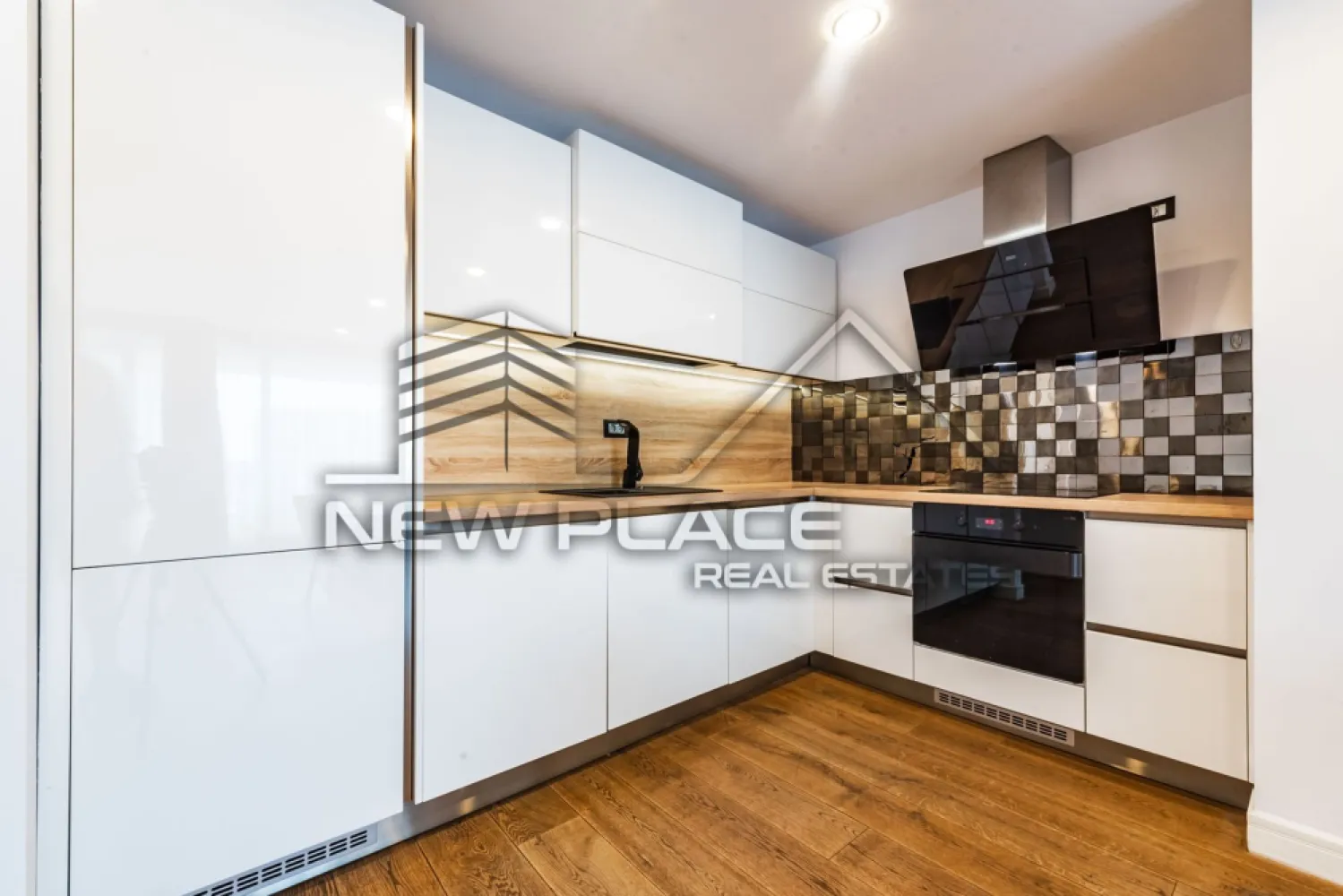 Cortina Residence | Exclusivitate | 950 Eur+TVA | Mobila Rovere | LUX