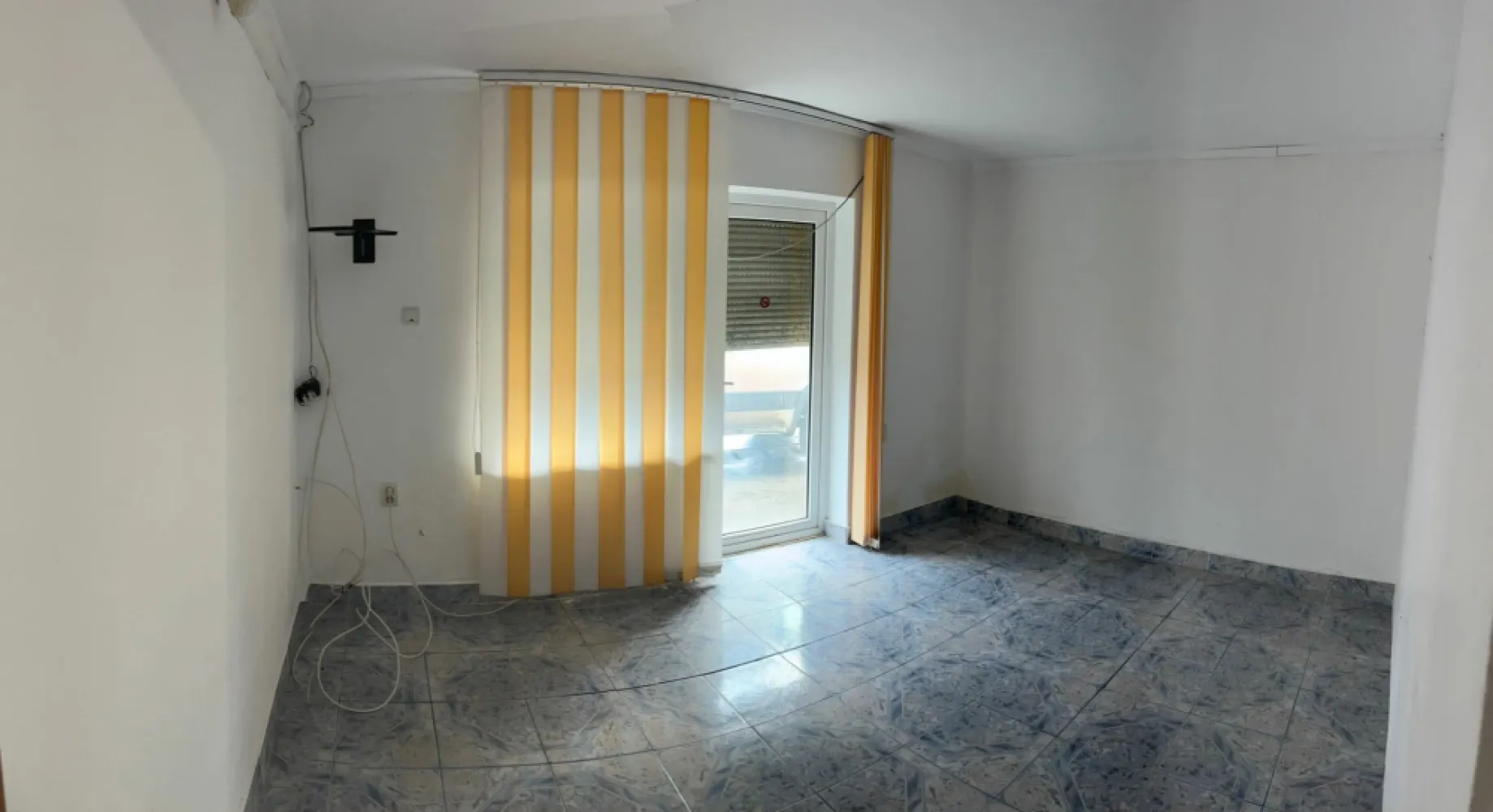 Case de vanzare Sat Grosi Comuna Auseu - Case de vanzare Comuna Auseu Sat Grosi&nbsp;1 din case se poate folosi ca si spatiu comercial , a fost magazin de haine.pentru mai multe detalii cu mare drag telefonic sau pe Whatsapp }}