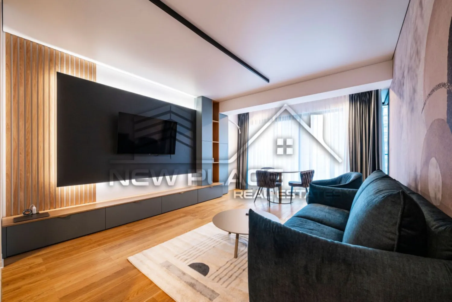 Yacht KID | Apt exclusivist | 261,000+TVA | Bucatarie inchisa | LUX - New Place Real Estate Company va propune spre vanzare un apartament exclusivist de 2 camere situat in zona de Nord a Bucurestiului - Yacht KID.

Apartamentul este situat la Etajul 3, are o suprafata construita de 72,90 mp si suprafata utila totala de 60,80 mp, are vederea libera (orientare spre Est), fiind compus din living de 23,00 mp, bucatarie inchisa de 5,40 mp, dormitor de 13,00 mp, baie de 4,60 mp, un hol cu o zona de depozitare de 5,80 mp si o terasa de 9,00 mp.

Separat se poate achizitiona un Loc de Parcare situat la subteranul imobilului.

Yacht KID este un complex rezidential situat in partea de Nord a Bucurestiului, in apropierea principalelor puncte de interes din zona de Nord a capitalei. Aceasta zona este cunoscuta pentru spatiile verzi si pentru parcurile din zona, care ofera o oaza de liniste si faciliteaza apropierea de natura in mijlocul agitatiei urbane. Parcul Herastrau, Lacul Tei, Parcul Floreasca sau Parcul Circului sunt doar cateva dintre cele mai populare locuri de relaxare. Unul dintre cele mai mari avantaje ale zonei de Nord este accesibilitatea si usurinta cu care poți ajunge in orice parte a orasului. In aceasta zona se afla statii de metrou, cum ar fi: Aviatorilor si Pipera, care faciliteaza accesul rapid la alte zone din oras. De asemenea aici gasim unele dintre cele mai importante artere cum ar fi: DN1 sau Autostrada A3, care ofera acces rapid la iesirea din oras. In zona se afla cele mai importante centre de afaceri, precum si mall-uri, restaurante de top, gradinite si scoli recunoscute la nivel international: Promenada Mall, Baneasa Shopping City, City Gate, Tiriac Tower, Oracle.

Yacht KID este una dintre cele mai bune optiuni pentru un stil de viata comod si confortabil. Beneficiile sunt multiple si acopera o gama larga de nevoi si preferinte. Yacht KID include atat unitati rezidentiale, cat si spatii comerciale si de servicii, numeroase facilitati precum spatii verzi, servicii de concierge, vederi panoramice, piscine infinity si parcare subterana dotata cu statii de incarcare electrica.

Finisajele premium, materialele de calitate superioara cat si tehnologia de ultima generatie folosita reprezinta un aspect important al alegerii achiziționarii unui imobil in Yacht KID. Cladirea este finisata cu cele mai bune materiale si proiectata pentru a oferi exeperianta locuirii la un nivel inalt, care se diferentiaza prin detalii si design unic. Acest lucru garanteaza nu numai confortul si siguranta, ci si economii semnificative la facturile utilitatilor individuale cat si colective. Elementele decorative pentru intradosul balcoanelor sunt o premiera, fiind realizate din materiale compozite avansate, o abordare unica pe piata din Romania. Structura de rezistenta din beton armat este realizata prin utillizarea tehnologiilor de post-tensionare, respectand cele mai exigente normative. Pereții dintre apartamente sunt construiți din zidarie confinata. La fatada cladirii s-a folosit un sistem de fatade ventilate de ultima generatie cu tehnologii de sigilare și etanseizare la aer, apa si vant.

Pentru mai multe detalii, nu ezitati sa ne contactati.

Aceasta oferta apartine New Place Real Estate Company.