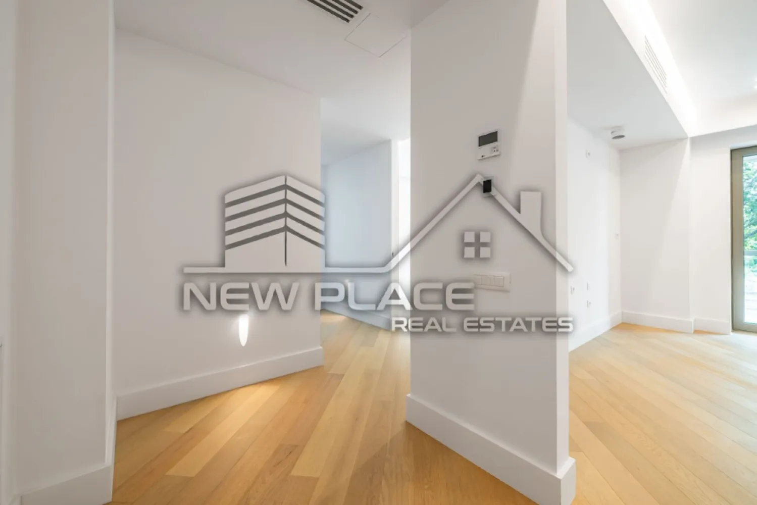 IANCU NICOLAE | Apt exclusivist | 296,360+TVA | Terasa 14.8 |Ultra Lux - New Place Real Estate Company va propune spre vanzare un apartament exclusivist situat intr un complex rezidential premium, localizat in zona de Nord a capitalei - Iancu Nicolae.

Apartamentul este situat la Etajul 3, are o suprafata construita de 95.60 mp si o suprafata utila totala de 79.00 mp, fiind compus din: living cu bucatarie si dining de 28.00 mp, dormitor matrimonial de 14.60 mp cu baie proprie de 3.90 mp, dormitor secundar de 10.10 mp, baie de serviciu de 3.60 mp, hol de 4.00 mp si o terasa de 14.80 mp.

Ansamblul rezidential din care face parte apartamentul propune un concept de locuire exclusivist caracterizat prin finisaje si dotari high-end adaptate trendurilor pietei imobiliare din marile capitale ale lumii.

Conceptul de modern living inseamna sa te bucuri cat mai mult de timpul tau liber. Iar acest lucru incepe acasa. Pentru aceasta viziune ansamblul ia in calcul fiecare parametru al unui stil de viata exclusivist, de la finisajele si dotarile high-end pana la locatie si arhitectura.

Finisaje și dotari
- Fatada ventilata cu placi ceramice Florim
- Tamplarie din aluminiu Schuco cu geam tripan
- Climatizare LG cu control individual a temperaturii
- Usi de acces cu sistem de siguranta
- Control acces cu sistem videointerfon
- Usi interioare tip Filomuro
- Parchet din lemn cu incalzire in pardoseala
- Placari ceramice Florim
- Obiecte sanitare Daniel Rubinetterie
- Incalzire centralizata cu contorizare individuala
- Parcare subterana pe 3 niveluri
- Gradini si spatii verzi

Pentru mai multe detalii sau oferte similare, nu ezitati sa ne contactati.

Aceasta oferta apartine New Place Real Estate Company.