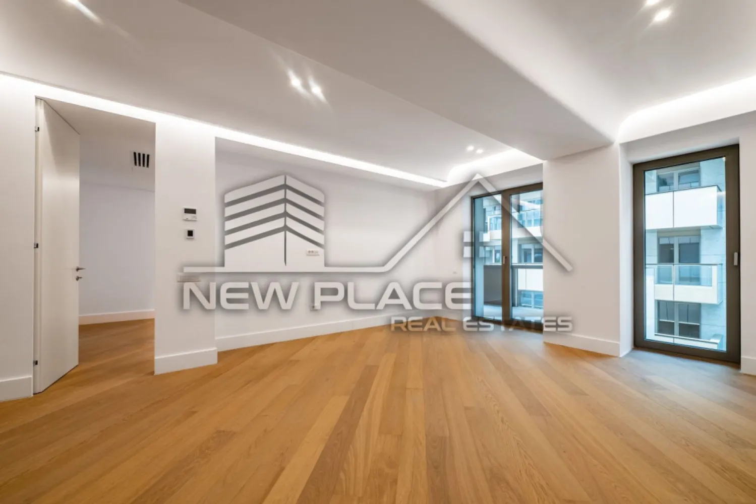 IANCU NICOLAE | Apt exclusivist | 332,630+TVA | Terasa 12.6 |Ultra Lux - New Place Real Estate Company va propune spre vanzare un apartament exclusivist situat intr un complex rezidential premium, localizat in zona de Nord a capitalei - Iancu Nicolae.

Apartamentul este situat la Etajul 4, are o suprafata construita de 107.30 mp si o suprafata utila totala de 88.50 mp, fiind compus din: living cu bucatarie si dining de 26.10 mp, dormitor matrimonial de 17.70 mp cu baie proprie de 5.20 mp, dormitor secundar de 12.90 mp, baie de serviciu de 4.00 mp, un hol de 5.80 mp si inca unul de 4.20 mp, precum si o terasa de 12.60 mp.

Ansamblul rezidential din care face parte apartamentul propune un concept de locuire exclusivist caracterizat prin finisaje si dotari high-end adaptate trendurilor pietei imobiliare din marile capitale ale lumii.

Conceptul de modern living inseamna sa te bucuri cat mai mult de timpul tau liber. Iar acest lucru incepe acasa. Pentru aceasta viziune ansamblul ia in calcul fiecare parametru al unui stil de viata exclusivist, de la finisajele si dotarile high-end pana la locatie si arhitectura.

Finisaje și dotari
- Fatada ventilata cu placi ceramice Florim
- Tamplarie din aluminiu Schuco cu geam tripan
- Climatizare LG cu control individual a temperaturii
- Usi de acces cu sistem de siguranta
- Control acces cu sistem videointerfon
- Usi interioare tip Filomuro
- Parchet din lemn cu incalzire in pardoseala
- Placari ceramice Florim
- Obiecte sanitare Daniel Rubinetterie
- Incalzire centralizata cu contorizare individuala
- Parcare subterana pe 3 niveluri
- Gradini si spatii verzi

Pentru mai multe detalii sau oferte similare, nu ezitati sa ne contactati.

Aceasta oferta apartine New Place Real Estate Company.